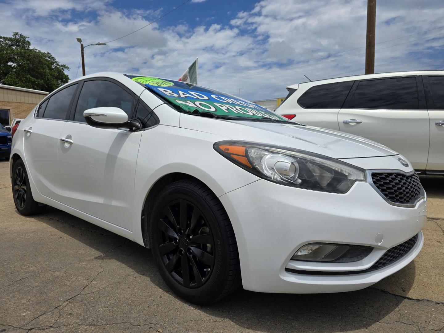 2015 DIAMOND WHITE Kia Forte EX (KNAFX4A86F5) with an 2.0L L4 DOHC 16V engine, 6-Speed Automatic transmission, located at 2660 S.Garland Avenue, Garland, TX, 75041, (469) 298-3118, 32.885551, -96.655602 - Photo#1