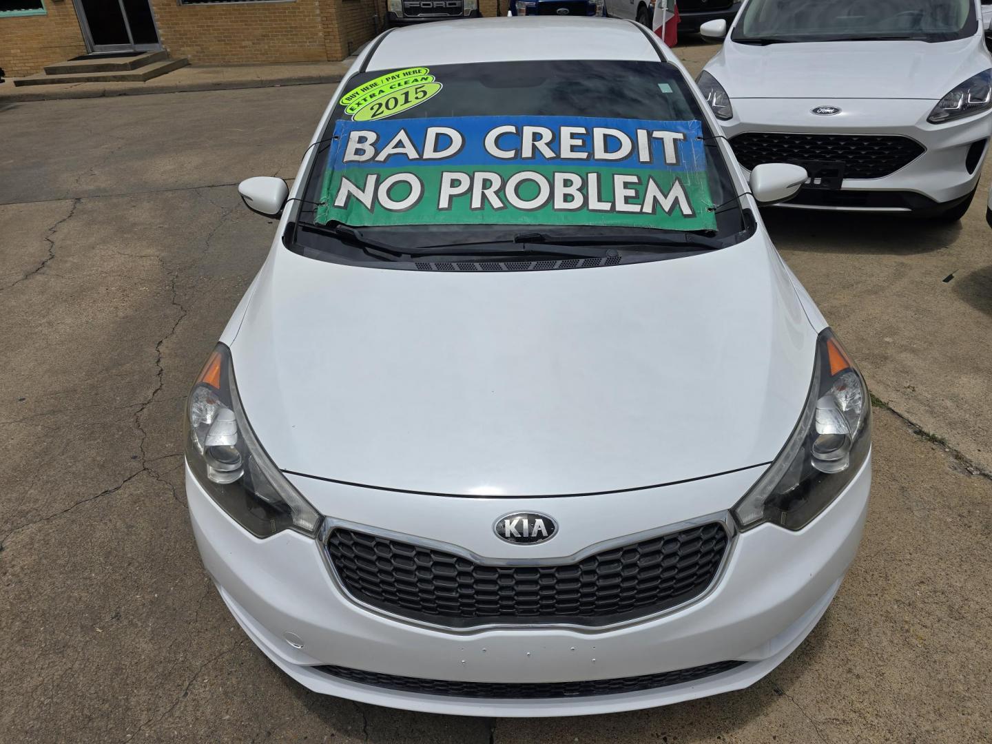 2015 DIAMOND WHITE Kia Forte EX (KNAFX4A86F5) with an 2.0L L4 DOHC 16V engine, 6-Speed Automatic transmission, located at 2660 S.Garland Avenue, Garland, TX, 75041, (469) 298-3118, 32.885551, -96.655602 - Photo#8