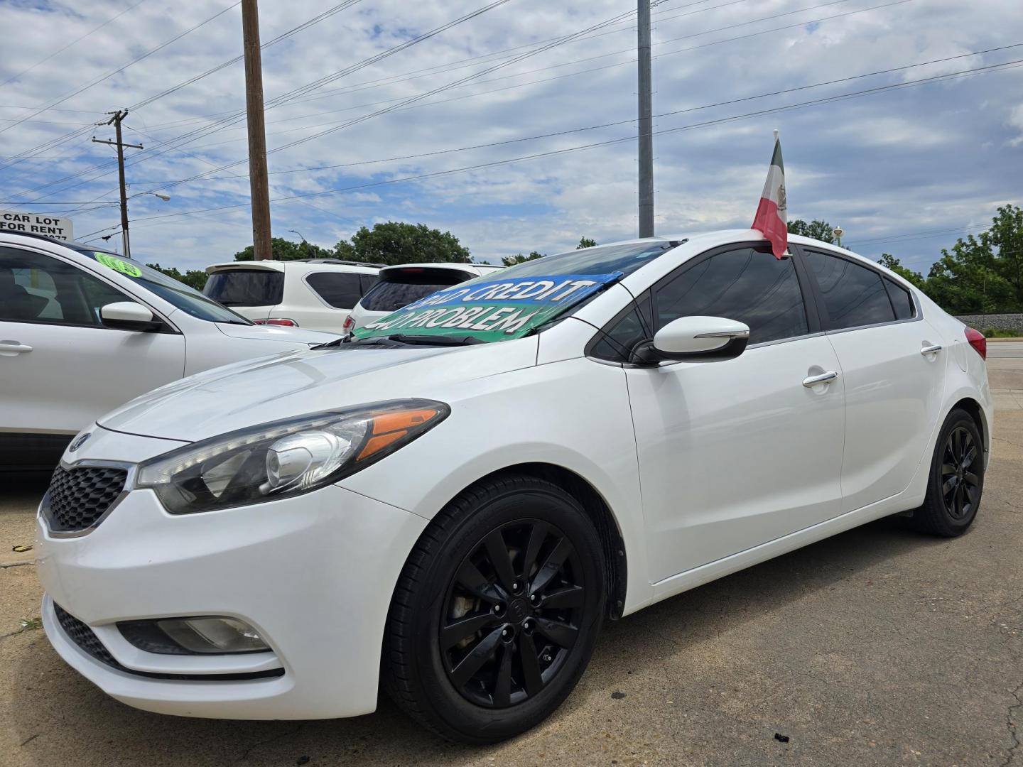 2015 DIAMOND WHITE Kia Forte EX (KNAFX4A86F5) with an 2.0L L4 DOHC 16V engine, 6-Speed Automatic transmission, located at 2660 S.Garland Avenue, Garland, TX, 75041, (469) 298-3118, 32.885551, -96.655602 - Photo#7