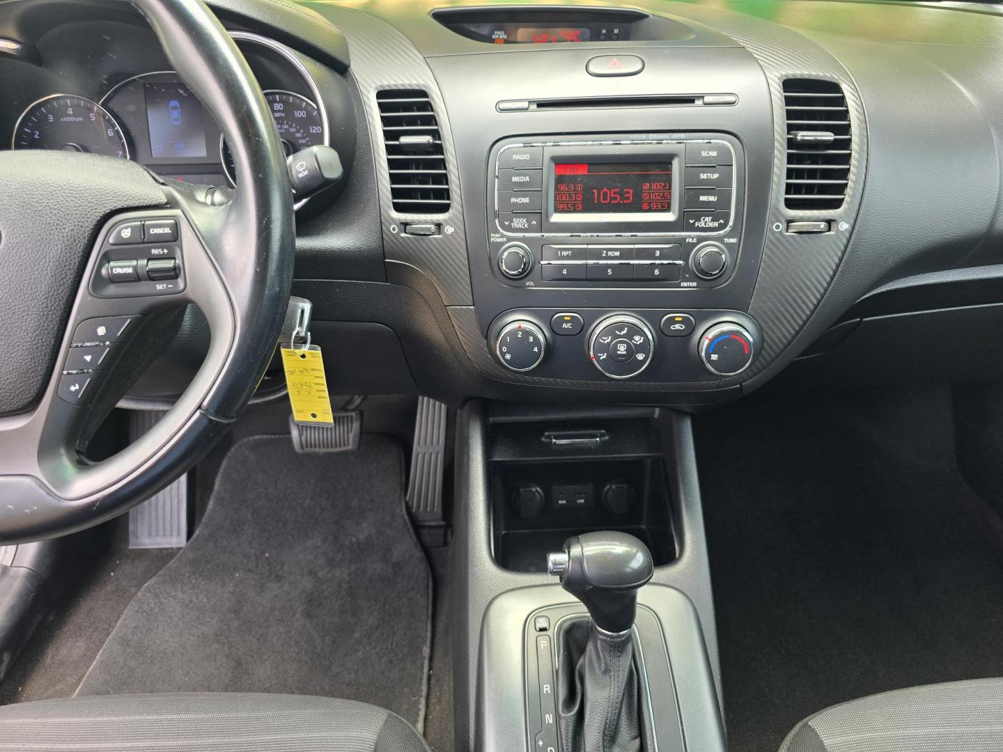 2015 DIAMOND WHITE Kia Forte EX (KNAFX4A86F5) with an 2.0L L4 DOHC 16V engine, 6-Speed Automatic transmission, located at 2660 S.Garland Avenue, Garland, TX, 75041, (469) 298-3118, 32.885551, -96.655602 - Photo#13