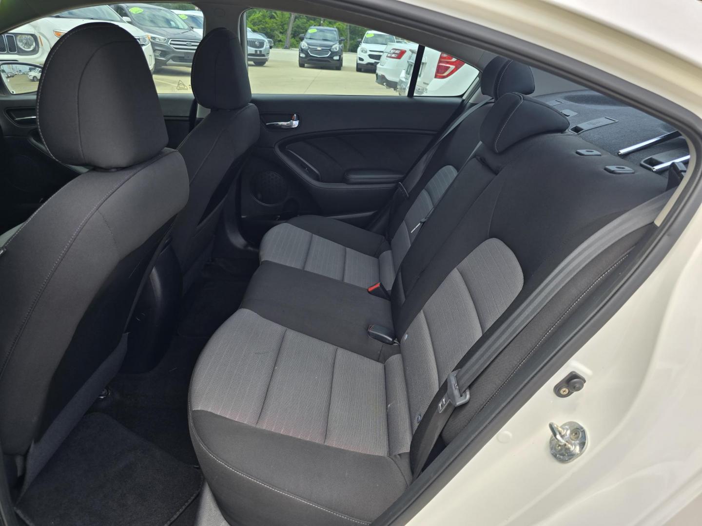 2015 DIAMOND WHITE Kia Forte EX (KNAFX4A86F5) with an 2.0L L4 DOHC 16V engine, 6-Speed Automatic transmission, located at 2660 S.Garland Avenue, Garland, TX, 75041, (469) 298-3118, 32.885551, -96.655602 - Photo#14