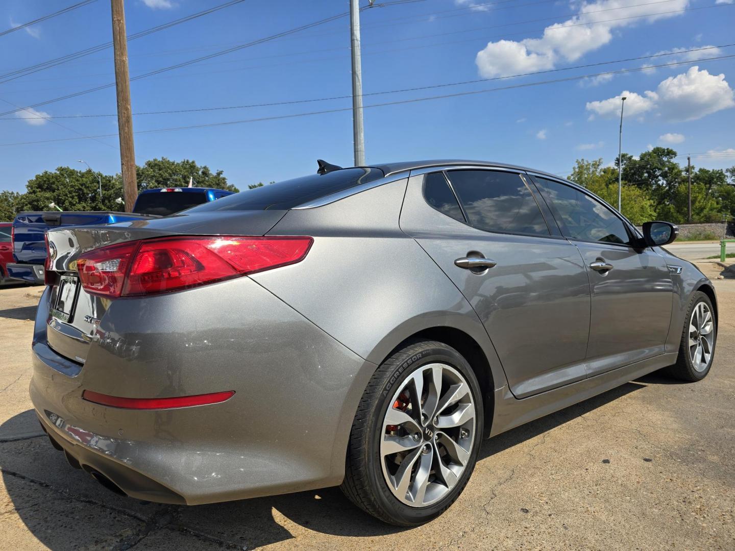 2015 GRAY Kia Optima SX Turbo (5XXGR4A65FG) with an 2.0L L4 DOHC 16V TURBO engine, 6-Speed Automatic transmission, located at 2660 S.Garland Avenue, Garland, TX, 75041, (469) 298-3118, 32.885551, -96.655602 - Photo#3