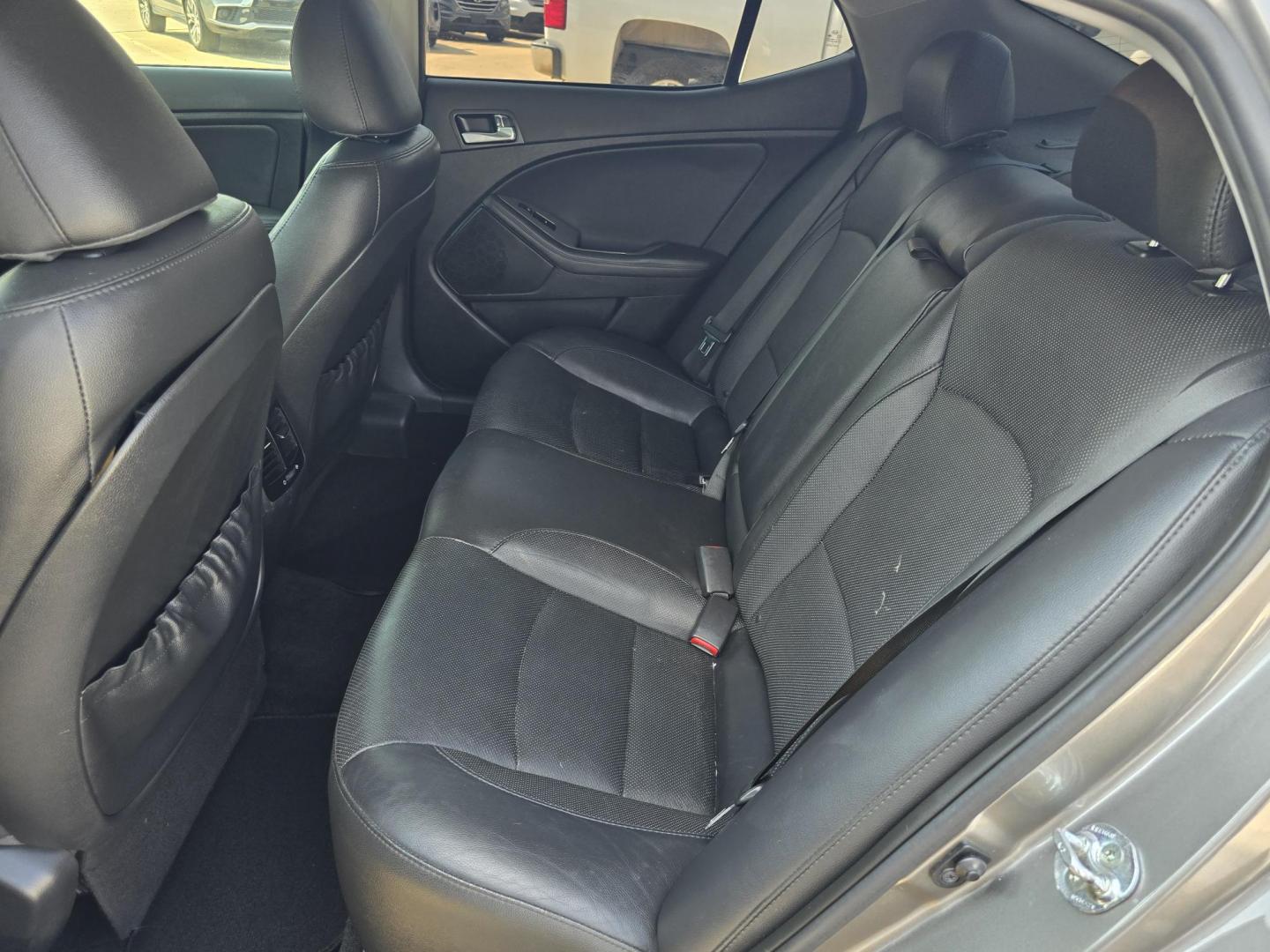 2015 GRAY Kia Optima SX Turbo (5XXGR4A65FG) with an 2.0L L4 DOHC 16V TURBO engine, 6-Speed Automatic transmission, located at 2660 S.Garland Avenue, Garland, TX, 75041, (469) 298-3118, 32.885551, -96.655602 - Photo#20