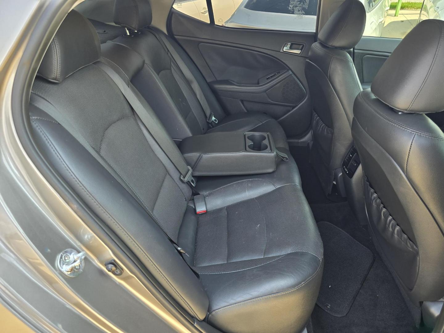 2015 GRAY Kia Optima SX Turbo (5XXGR4A65FG) with an 2.0L L4 DOHC 16V TURBO engine, 6-Speed Automatic transmission, located at 2660 S.Garland Avenue, Garland, TX, 75041, (469) 298-3118, 32.885551, -96.655602 - Photo#21