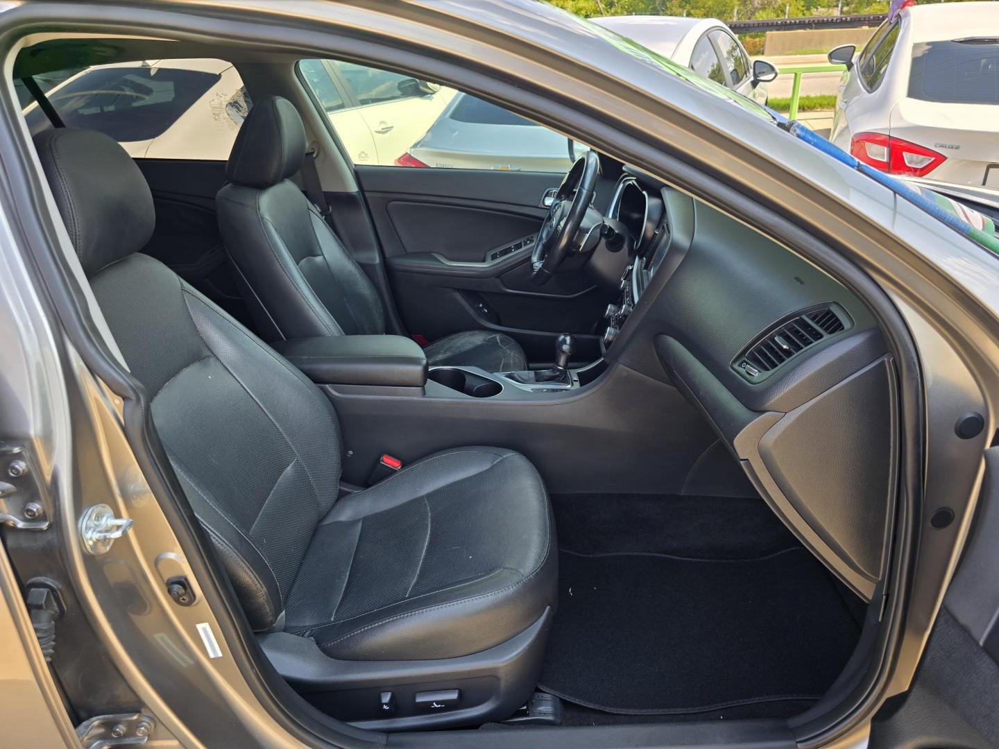 2015 GRAY Kia Optima SX Turbo (5XXGR4A65FG) with an 2.0L L4 DOHC 16V TURBO engine, 6-Speed Automatic transmission, located at 2660 S.Garland Avenue, Garland, TX, 75041, (469) 298-3118, 32.885551, -96.655602 - Photo#22