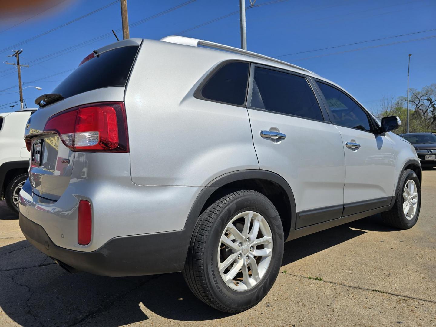 2015 SILVER Kia Sorento LX (5XYKT4A67FG) with an 2.4L L4 DOHC 16V engine, 6-Speed Automatic transmission, located at 2660 S.Garland Avenue, Garland, TX, 75041, (469) 298-3118, 32.885551, -96.655602 - BRAND NEW ENGINE FROM KIA! 3YR KIA WARRANTY! - Photo#3