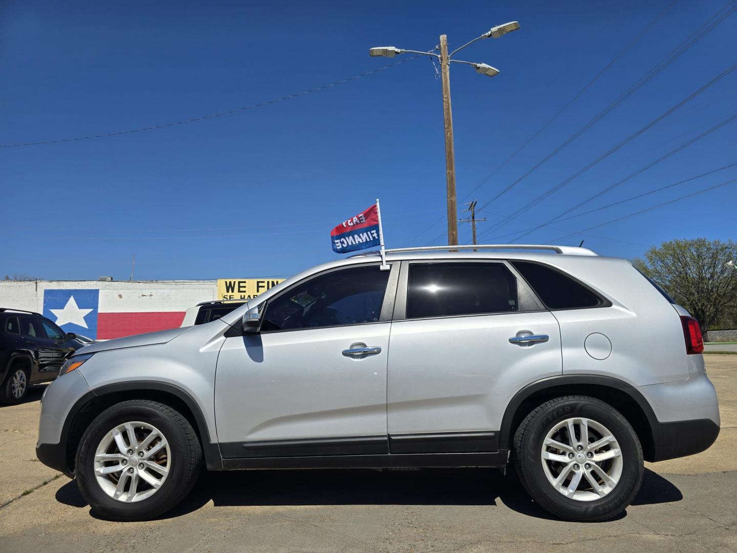 2015 SILVER Kia Sorento LX (5XYKT4A67FG) with an 2.4L L4 DOHC 16V engine, 6-Speed Automatic transmission, located at 2660 S.Garland Avenue, Garland, TX, 75041, (469) 298-3118, 32.885551, -96.655602 - BRAND NEW ENGINE FROM KIA! 3YR KIA WARRANTY! - Photo#6