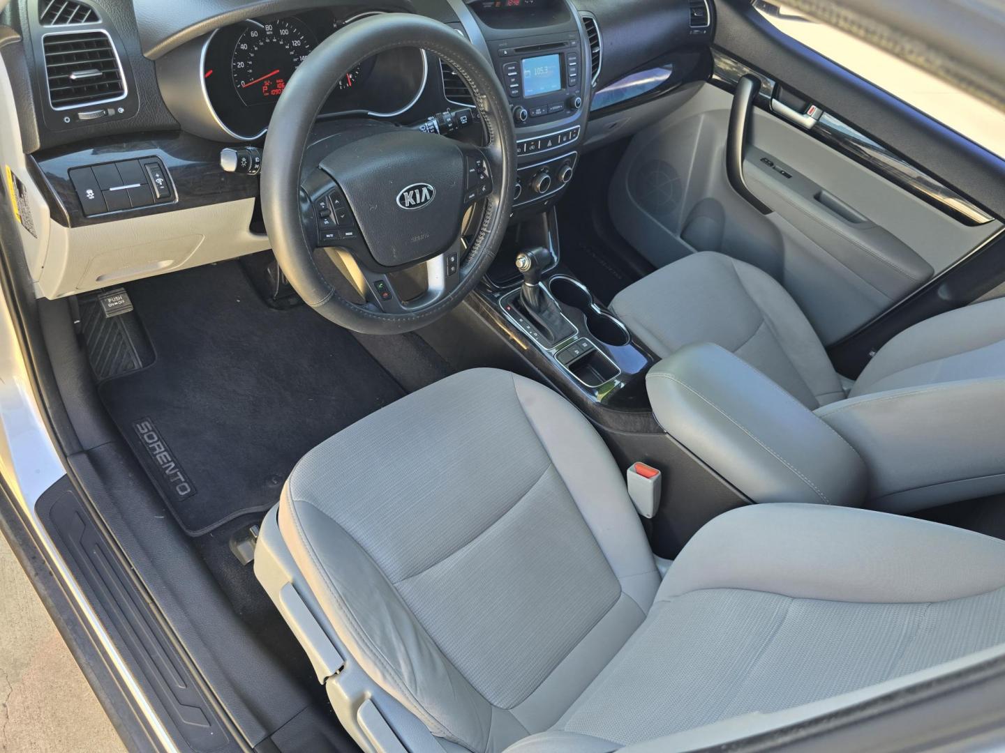 2015 SILVER Kia Sorento LX (5XYKT4A67FG) with an 2.4L L4 DOHC 16V engine, 6-Speed Automatic transmission, located at 2660 S.Garland Avenue, Garland, TX, 75041, (469) 298-3118, 32.885551, -96.655602 - BRAND NEW ENGINE FROM KIA! 3YR KIA WARRANTY! - Photo#10