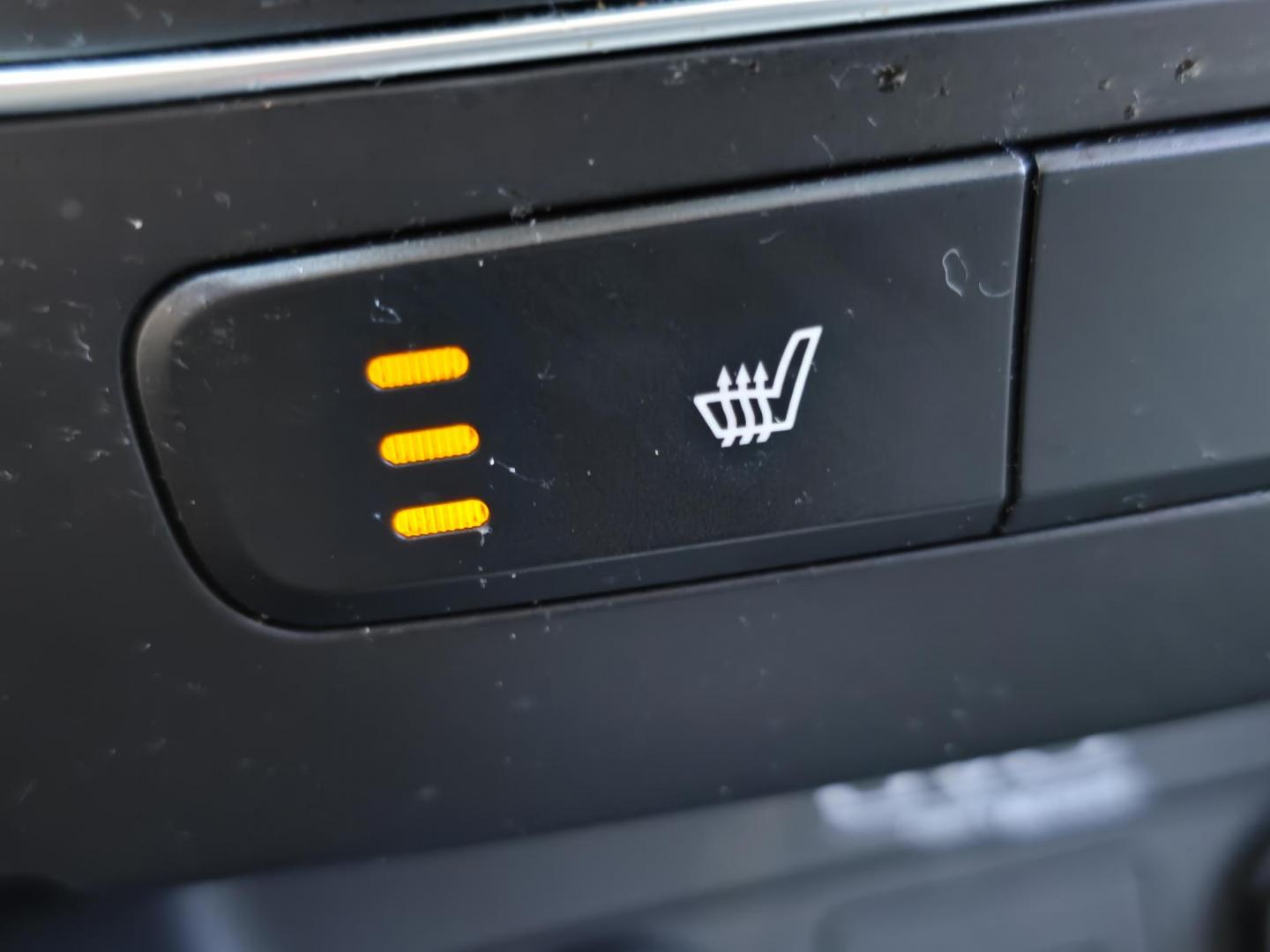 2015 SILVER Kia Sorento LX (5XYKT4A67FG) with an 2.4L L4 DOHC 16V engine, 6-Speed Automatic transmission, located at 2660 S.Garland Avenue, Garland, TX, 75041, (469) 298-3118, 32.885551, -96.655602 - BRAND NEW ENGINE FROM KIA! 3YR KIA WARRANTY! - Photo#15