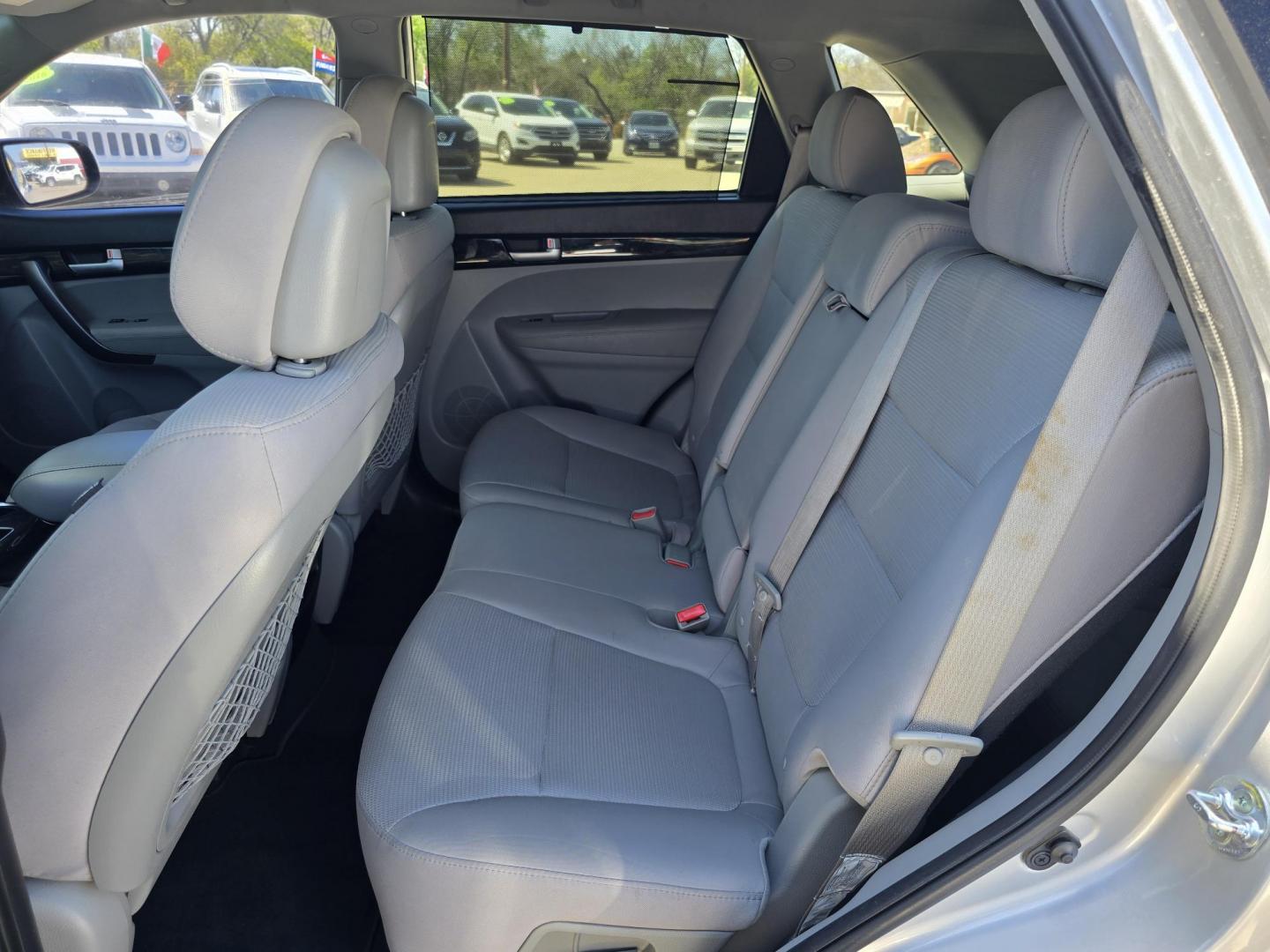 2015 SILVER Kia Sorento LX (5XYKT4A67FG) with an 2.4L L4 DOHC 16V engine, 6-Speed Automatic transmission, located at 2660 S.Garland Avenue, Garland, TX, 75041, (469) 298-3118, 32.885551, -96.655602 - BRAND NEW ENGINE FROM KIA! 3YR KIA WARRANTY! - Photo#17