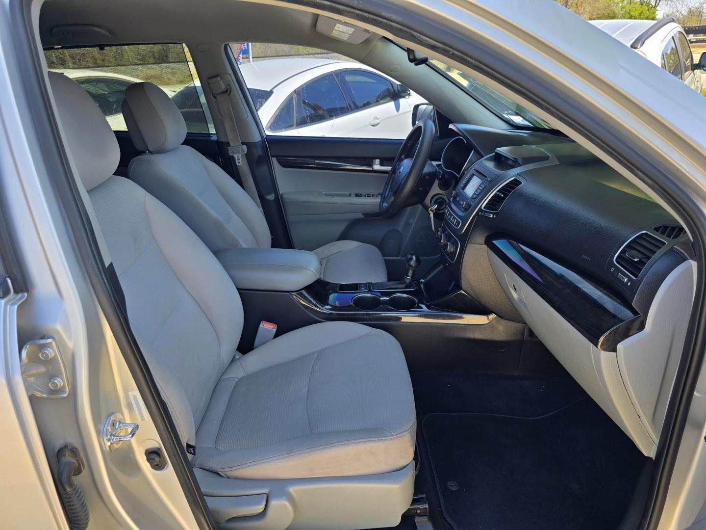 2015 SILVER Kia Sorento LX (5XYKT4A67FG) with an 2.4L L4 DOHC 16V engine, 6-Speed Automatic transmission, located at 2660 S.Garland Avenue, Garland, TX, 75041, (469) 298-3118, 32.885551, -96.655602 - BRAND NEW ENGINE FROM KIA! 3YR KIA WARRANTY! - Photo#20