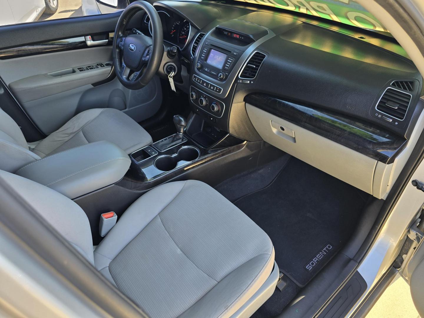 2015 SILVER Kia Sorento LX (5XYKT4A67FG) with an 2.4L L4 DOHC 16V engine, 6-Speed Automatic transmission, located at 2660 S.Garland Avenue, Garland, TX, 75041, (469) 298-3118, 32.885551, -96.655602 - BRAND NEW ENGINE FROM KIA! 3YR KIA WARRANTY! - Photo#21