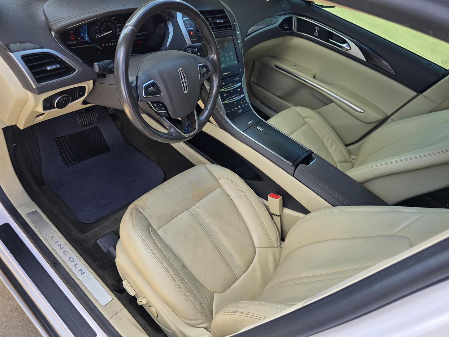 2015 DIAMOND WHITE Lincoln MKZ Hybrid Sedan (3LN6L2LU8FR) with an 2.0L L4 DOHC 16V HYBRID engine, Continuously Variable Transmission transmission, located at 2660 S.Garland Avenue, Garland, TX, 75041, (469) 298-3118, 32.885551, -96.655602 - Photo#10