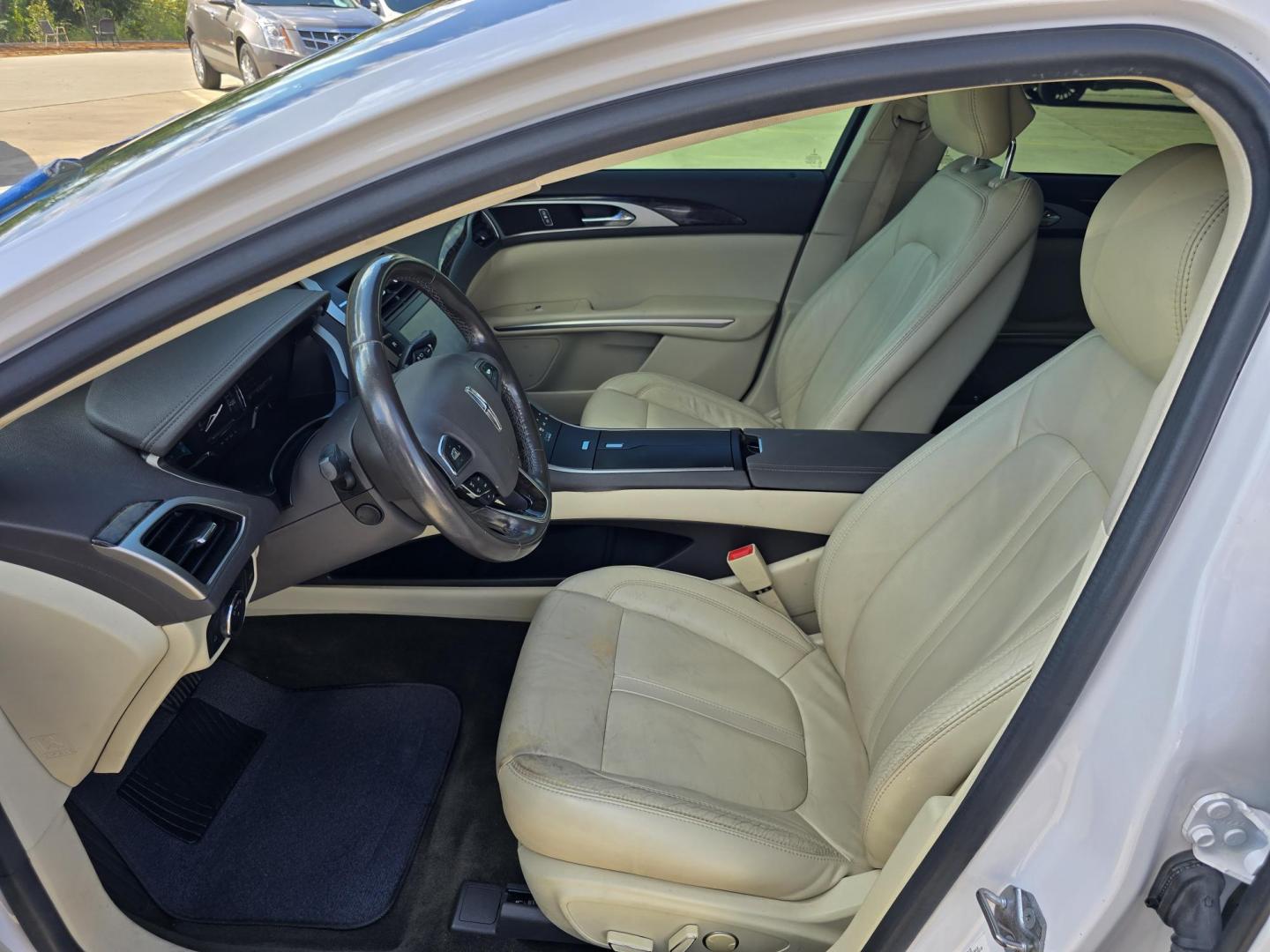 2015 DIAMOND WHITE Lincoln MKZ Hybrid Sedan (3LN6L2LU8FR) with an 2.0L L4 DOHC 16V HYBRID engine, Continuously Variable Transmission transmission, located at 2660 S.Garland Avenue, Garland, TX, 75041, (469) 298-3118, 32.885551, -96.655602 - Photo#11