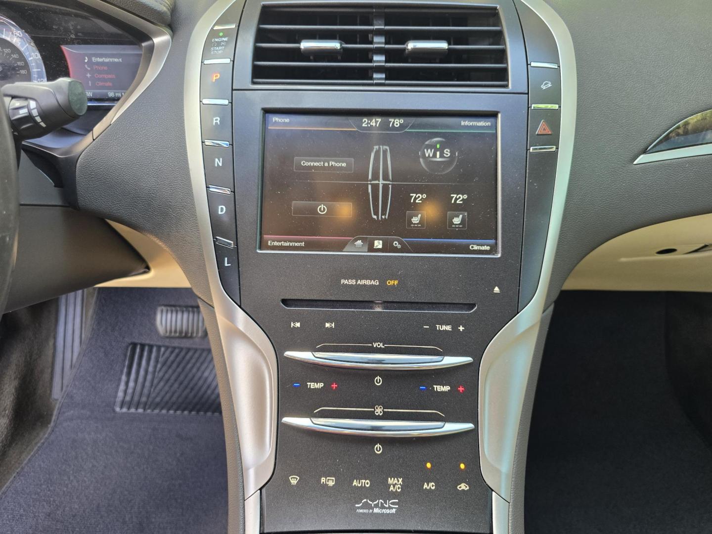 2015 DIAMOND WHITE Lincoln MKZ Hybrid Sedan (3LN6L2LU8FR) with an 2.0L L4 DOHC 16V HYBRID engine, Continuously Variable Transmission transmission, located at 2660 S.Garland Avenue, Garland, TX, 75041, (469) 298-3118, 32.885551, -96.655602 - Photo#13