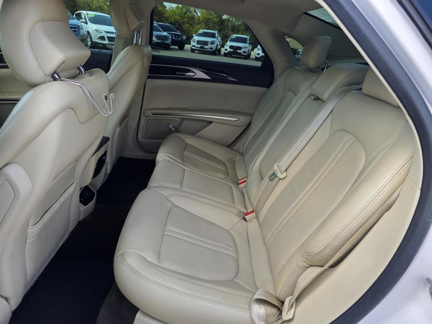 2015 DIAMOND WHITE Lincoln MKZ Hybrid Sedan (3LN6L2LU8FR) with an 2.0L L4 DOHC 16V HYBRID engine, Continuously Variable Transmission transmission, located at 2660 S.Garland Avenue, Garland, TX, 75041, (469) 298-3118, 32.885551, -96.655602 - Photo#16