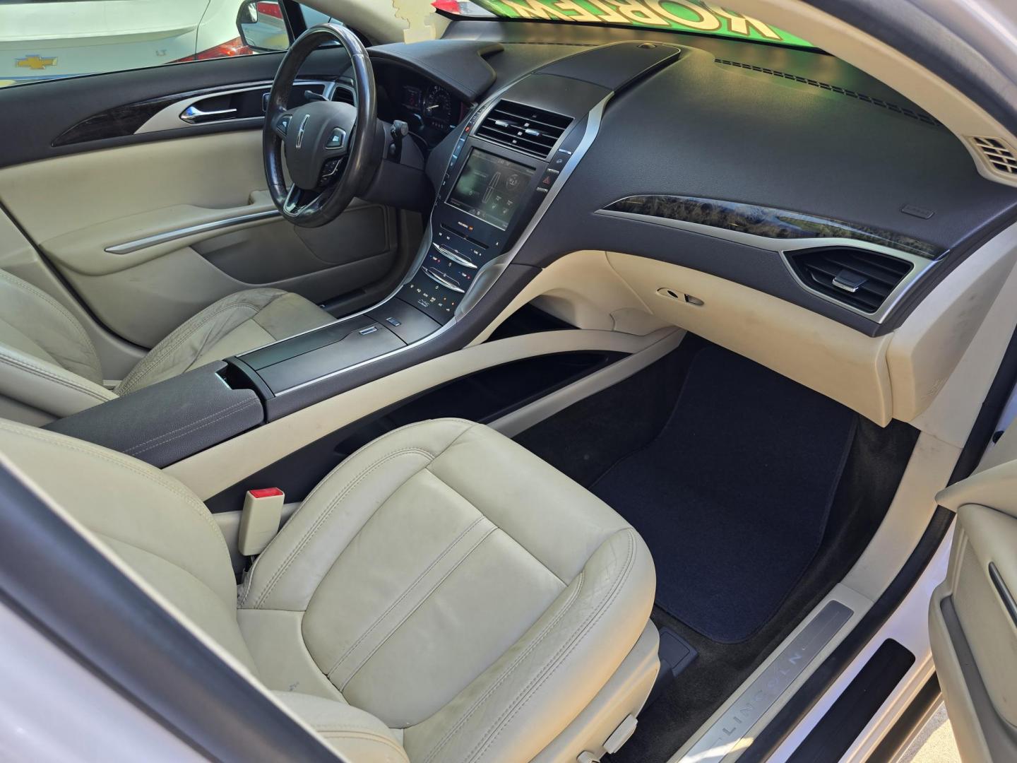 2015 DIAMOND WHITE Lincoln MKZ Hybrid Sedan (3LN6L2LU8FR) with an 2.0L L4 DOHC 16V HYBRID engine, Continuously Variable Transmission transmission, located at 2660 S.Garland Avenue, Garland, TX, 75041, (469) 298-3118, 32.885551, -96.655602 - Photo#19