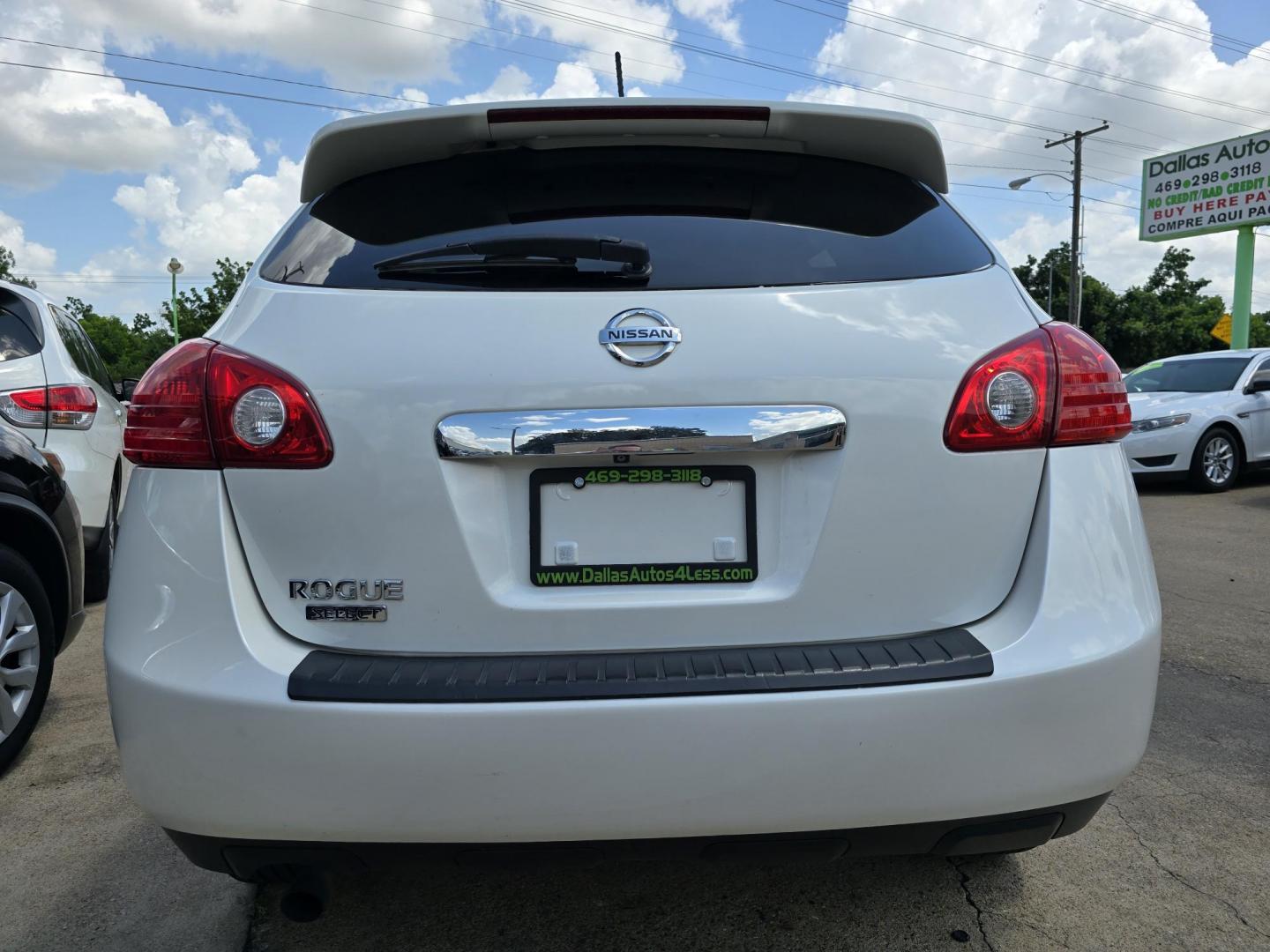 2015 DIAMOND WHITE Nissan Rogue Select Select S (JN8AS5MT3FW) with an 2.5L L4 DOHC 16V engine, Continuously Variable Transmission transmission, located at 2660 S.Garland Avenue, Garland, TX, 75041, (469) 298-3118, 32.885551, -96.655602 - Photo#4