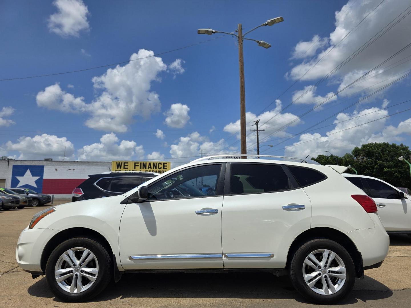 2015 DIAMOND WHITE Nissan Rogue Select Select S (JN8AS5MT3FW) with an 2.5L L4 DOHC 16V engine, Continuously Variable Transmission transmission, located at 2660 S.Garland Avenue, Garland, TX, 75041, (469) 298-3118, 32.885551, -96.655602 - Photo#6