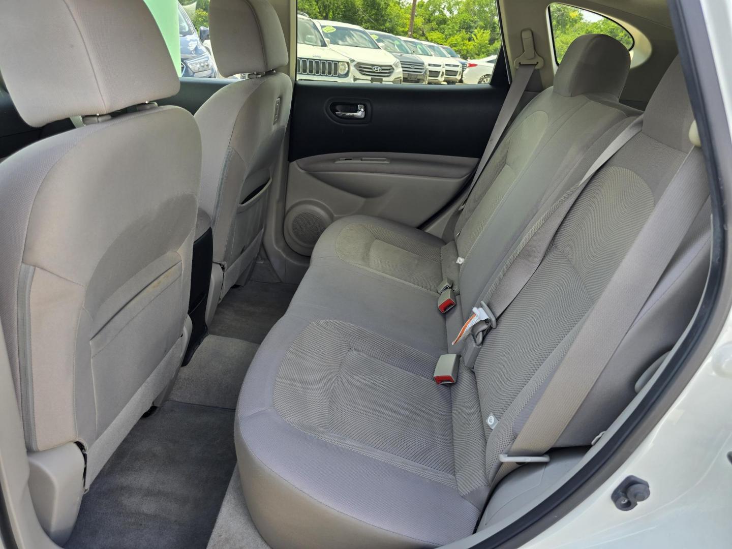 2015 DIAMOND WHITE Nissan Rogue Select Select S (JN8AS5MT3FW) with an 2.5L L4 DOHC 16V engine, Continuously Variable Transmission transmission, located at 2660 S.Garland Avenue, Garland, TX, 75041, (469) 298-3118, 32.885551, -96.655602 - Photo#15
