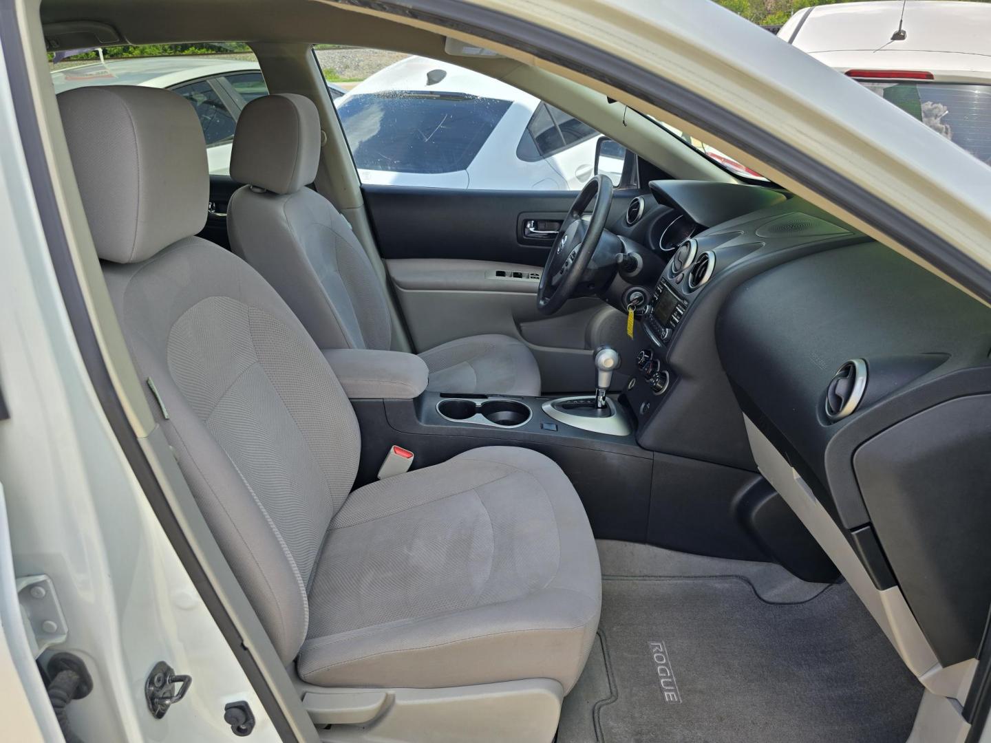 2015 DIAMOND WHITE Nissan Rogue Select Select S (JN8AS5MT3FW) with an 2.5L L4 DOHC 16V engine, Continuously Variable Transmission transmission, located at 2660 S.Garland Avenue, Garland, TX, 75041, (469) 298-3118, 32.885551, -96.655602 - Photo#18