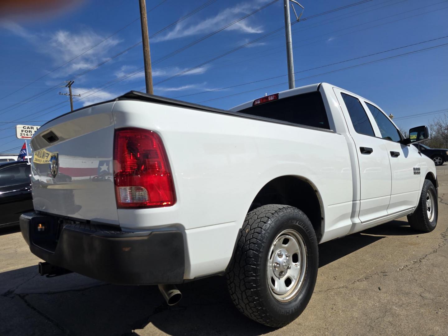 2015 WHITE RAM 1500 Tradesman Quad Cab (1C6RR6FT4FS) with an 5.7L V8 OHV 16V engine, 6-Speed Automatic transmission, located at 2660 S.Garland Avenue, Garland, TX, 75041, (469) 298-3118, 32.885551, -96.655602 - Photo#3