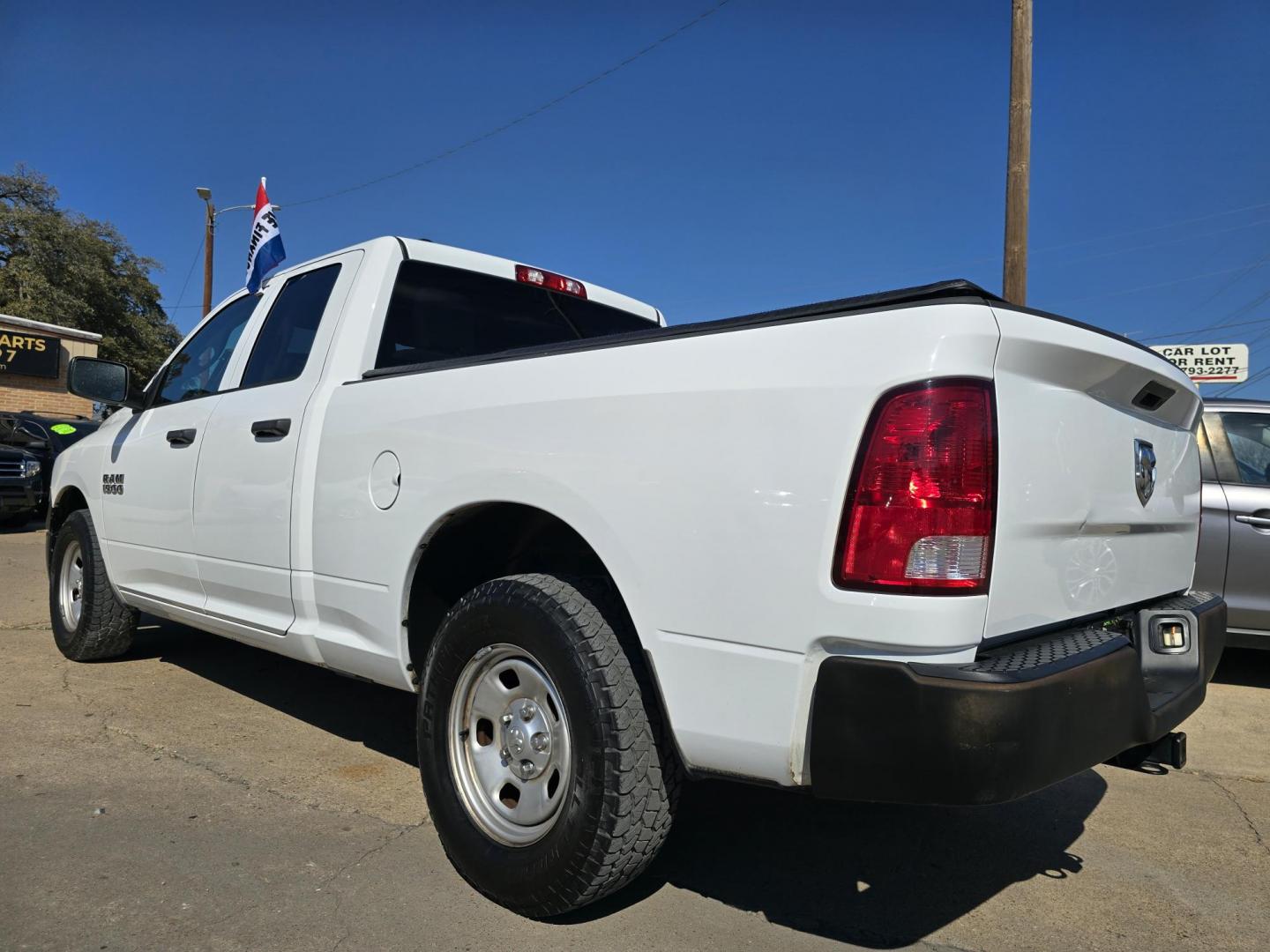 2015 WHITE RAM 1500 Tradesman Quad Cab (1C6RR6FT4FS) with an 5.7L V8 OHV 16V engine, 6-Speed Automatic transmission, located at 2660 S.Garland Avenue, Garland, TX, 75041, (469) 298-3118, 32.885551, -96.655602 - Photo#7