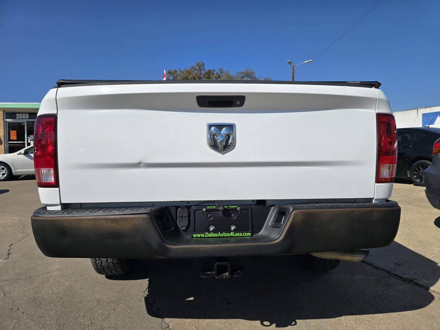2015 WHITE RAM 1500 Tradesman Quad Cab (1C6RR6FT4FS) with an 5.7L V8 OHV 16V engine, 6-Speed Automatic transmission, located at 2660 S.Garland Avenue, Garland, TX, 75041, (469) 298-3118, 32.885551, -96.655602 - Photo#4