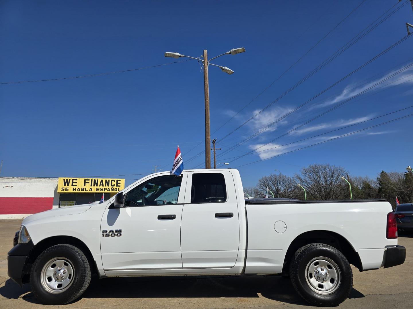 2015 WHITE RAM 1500 Tradesman Quad Cab (1C6RR6FT4FS) with an 5.7L V8 OHV 16V engine, 6-Speed Automatic transmission, located at 2660 S.Garland Avenue, Garland, TX, 75041, (469) 298-3118, 32.885551, -96.655602 - Photo#8