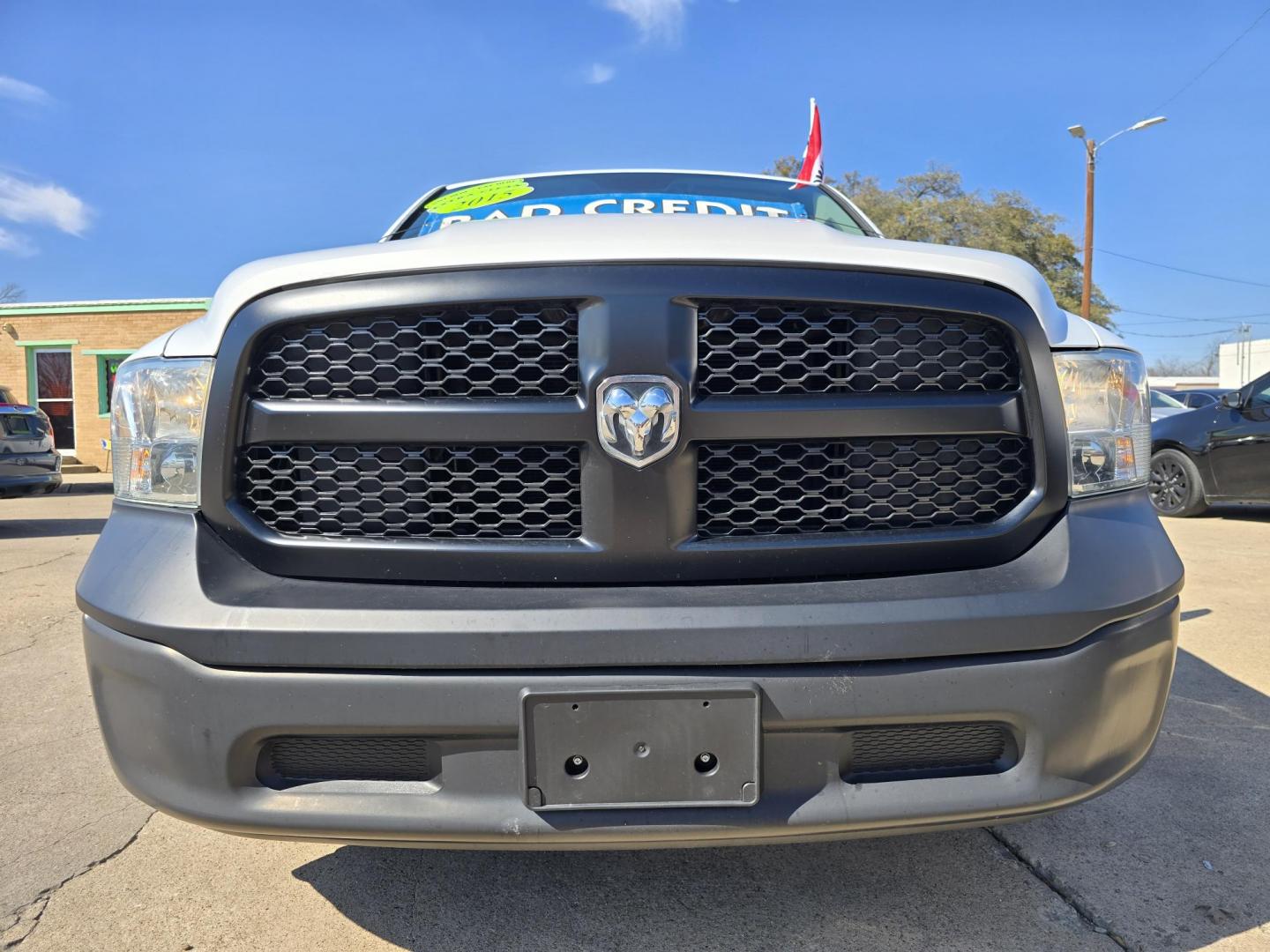 2015 WHITE RAM 1500 Tradesman Quad Cab (1C6RR6FT4FS) with an 5.7L V8 OHV 16V engine, 6-Speed Automatic transmission, located at 2660 S.Garland Avenue, Garland, TX, 75041, (469) 298-3118, 32.885551, -96.655602 - Photo#11