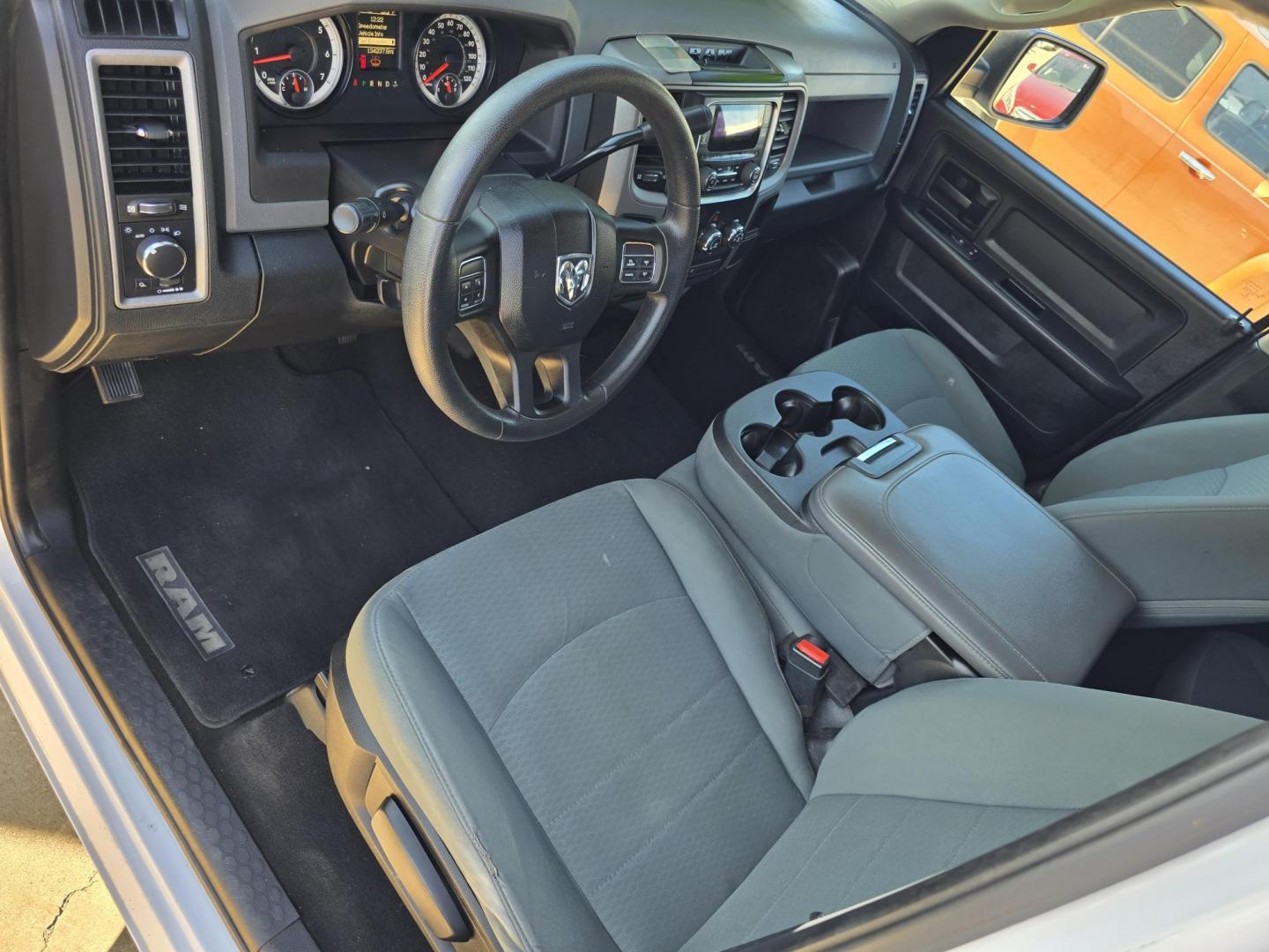 2015 WHITE RAM 1500 Tradesman Quad Cab (1C6RR6FT4FS) with an 5.7L V8 OHV 16V engine, 6-Speed Automatic transmission, located at 2660 S.Garland Avenue, Garland, TX, 75041, (469) 298-3118, 32.885551, -96.655602 - Photo#13