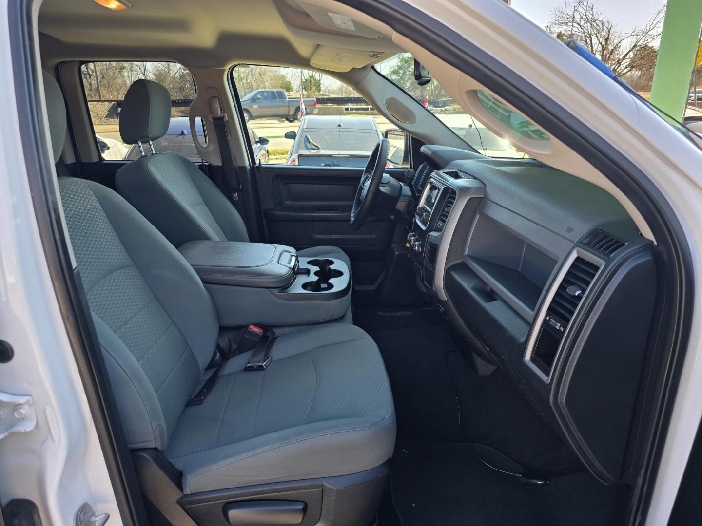 2015 WHITE RAM 1500 Tradesman Quad Cab (1C6RR6FT4FS) with an 5.7L V8 OHV 16V engine, 6-Speed Automatic transmission, located at 2660 S.Garland Avenue, Garland, TX, 75041, (469) 298-3118, 32.885551, -96.655602 - Photo#18