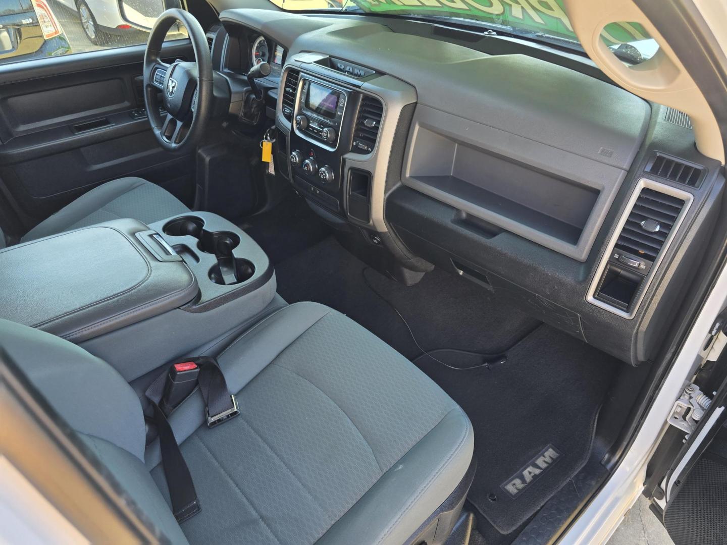 2015 WHITE RAM 1500 Tradesman Quad Cab (1C6RR6FT4FS) with an 5.7L V8 OHV 16V engine, 6-Speed Automatic transmission, located at 2660 S.Garland Avenue, Garland, TX, 75041, (469) 298-3118, 32.885551, -96.655602 - Photo#19