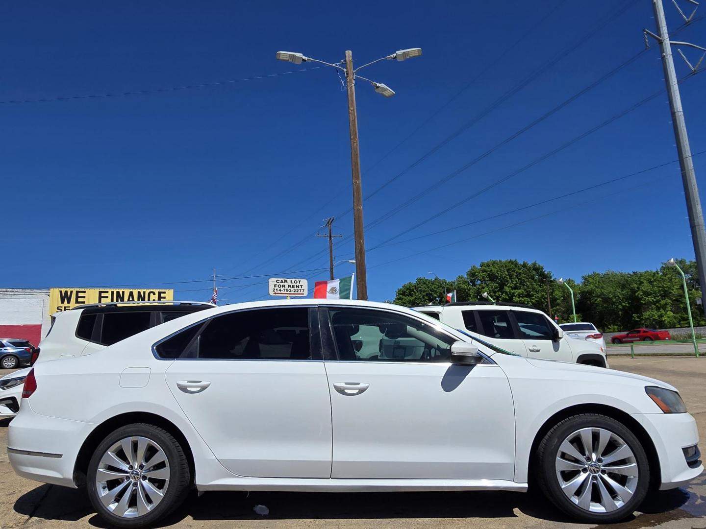 2015 WHITE Volkswagen Passat SE (1VWBT7A30FC) , 6-Speed Automatic transmission, located at 2660 S.Garland Avenue, Garland, TX, 75041, (469) 298-3118, 32.885551, -96.655602 - Photo#2