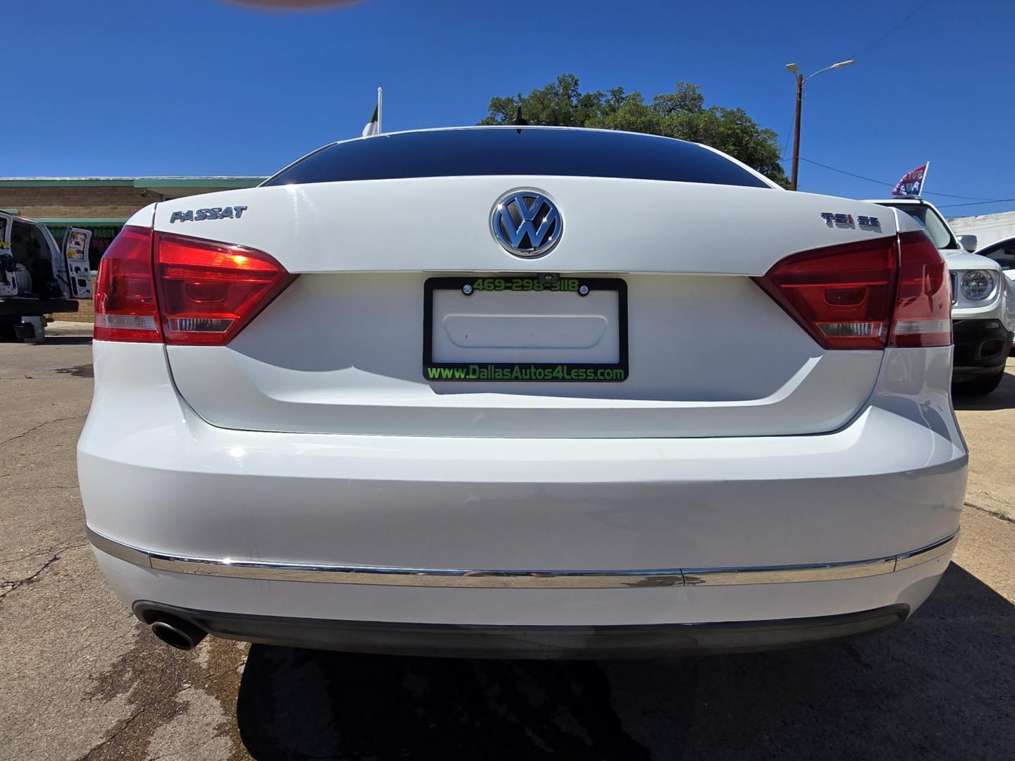 2015 WHITE Volkswagen Passat SE (1VWBT7A30FC) , 6-Speed Automatic transmission, located at 2660 S.Garland Avenue, Garland, TX, 75041, (469) 298-3118, 32.885551, -96.655602 - Photo#4