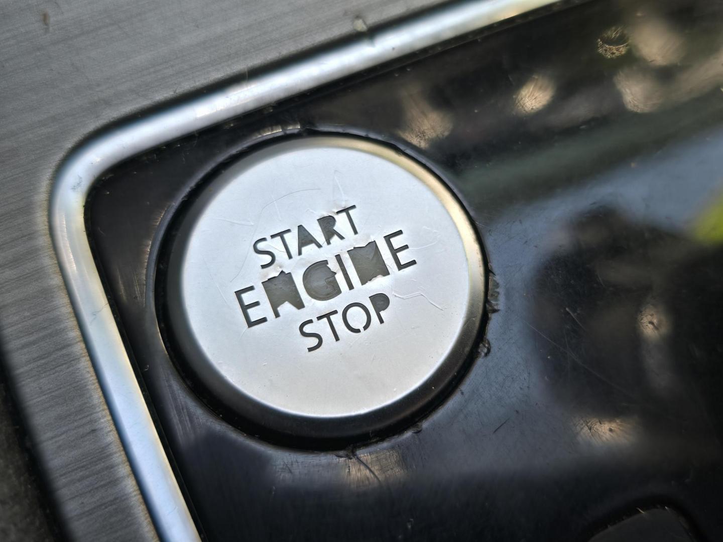 2015 WHITE Volkswagen Passat SE (1VWBT7A30FC) , 6-Speed Automatic transmission, located at 2660 S.Garland Avenue, Garland, TX, 75041, (469) 298-3118, 32.885551, -96.655602 - Photo#13