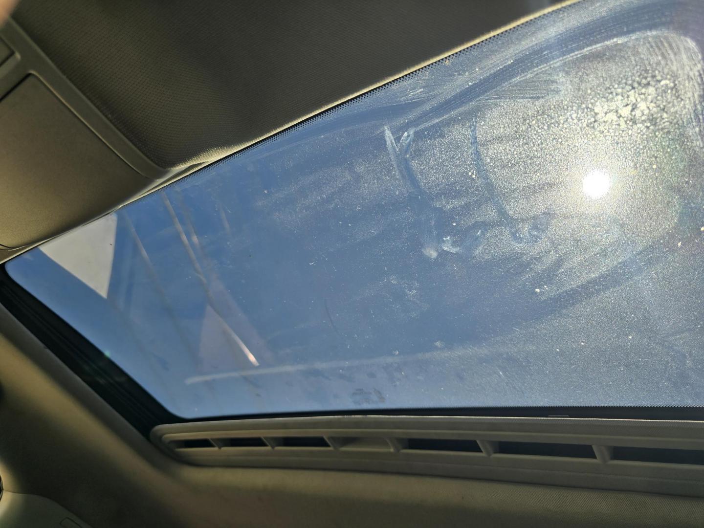 2015 WHITE Volkswagen Passat SE (1VWBT7A30FC) , 6-Speed Automatic transmission, located at 2660 S.Garland Avenue, Garland, TX, 75041, (469) 298-3118, 32.885551, -96.655602 - Photo#17