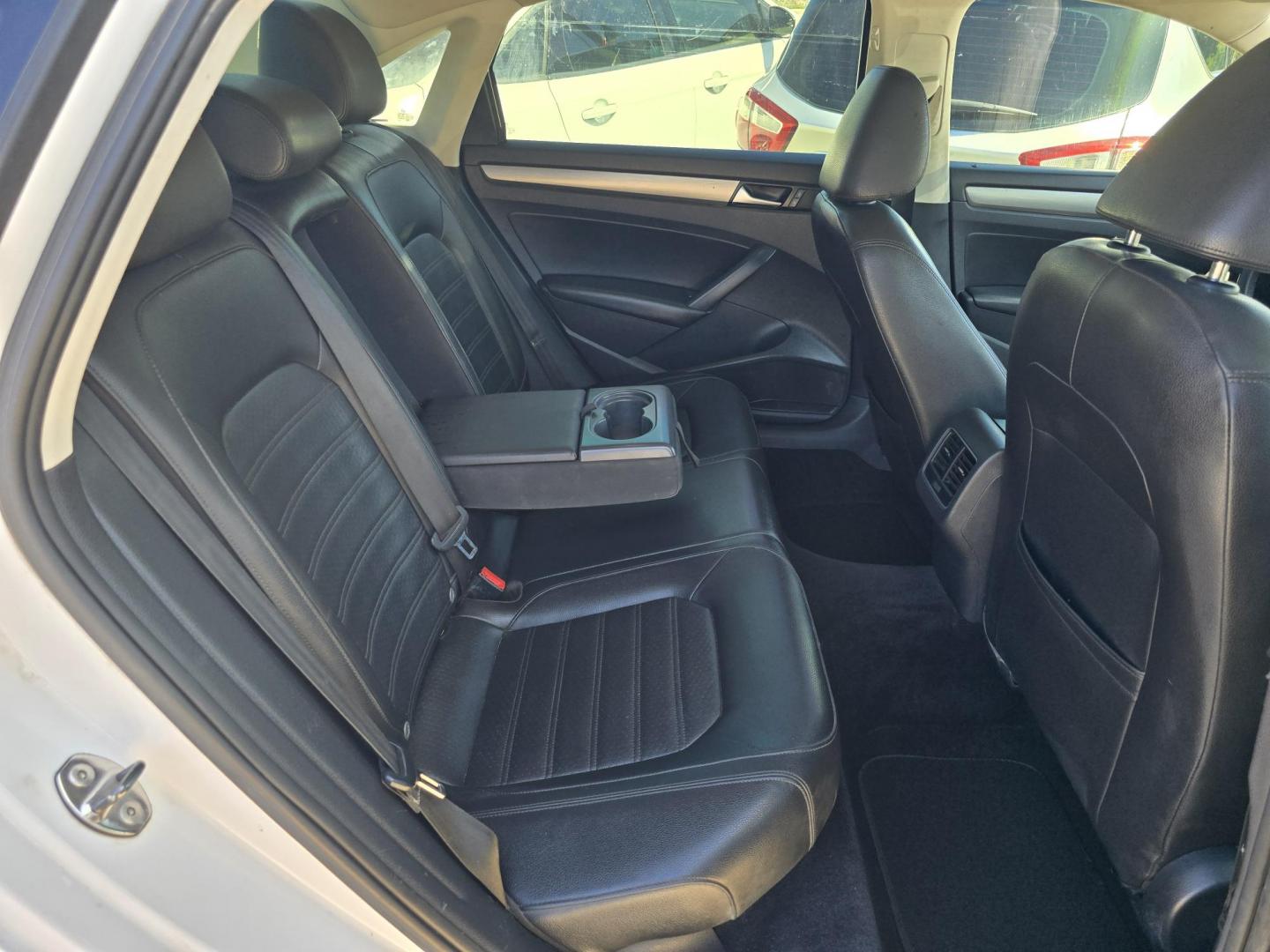 2015 WHITE Volkswagen Passat SE (1VWBT7A30FC) , 6-Speed Automatic transmission, located at 2660 S.Garland Avenue, Garland, TX, 75041, (469) 298-3118, 32.885551, -96.655602 - Photo#19