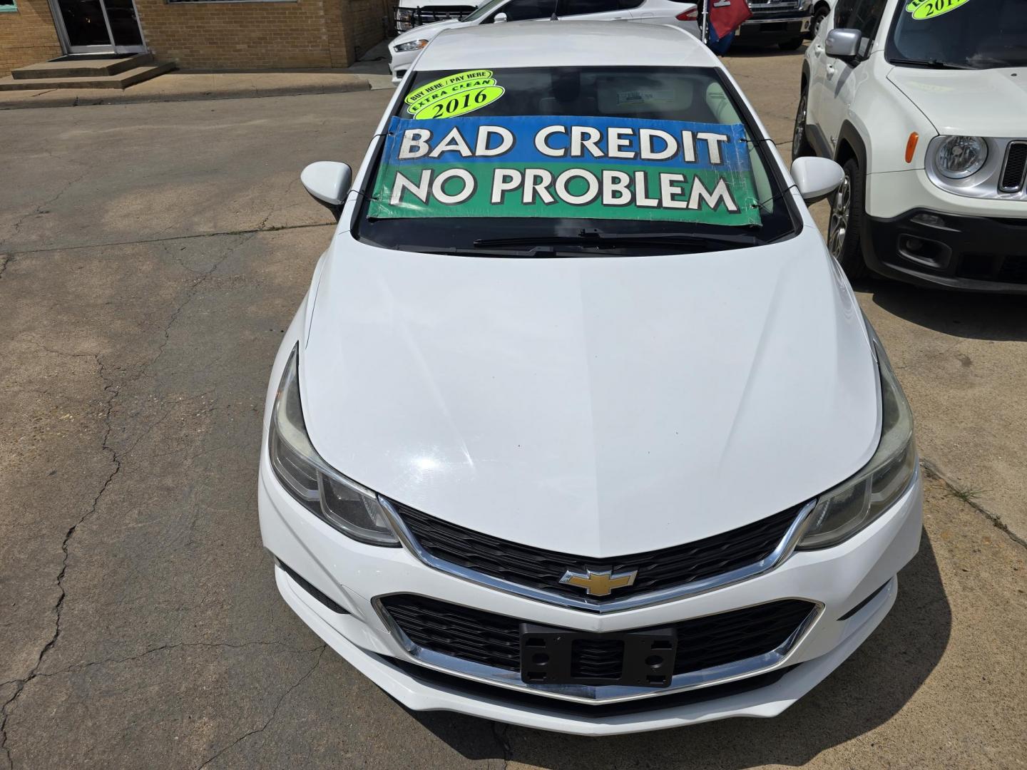 2016 WHITE Chevrolet Cruze LS (1G1BC5SM5G7) with an 1.4L L4 DOHC 16V TURBO engine, 6A transmission, located at 2660 S.Garland Avenue, Garland, TX, 75041, (469) 298-3118, 32.885551, -96.655602 - Photo#8