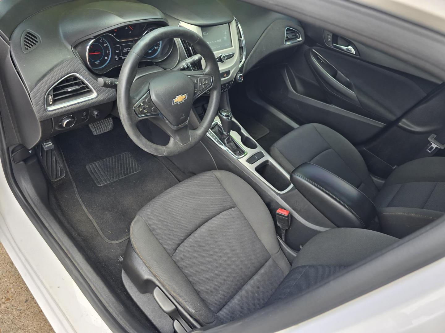 2016 WHITE Chevrolet Cruze LS (1G1BC5SM5G7) with an 1.4L L4 DOHC 16V TURBO engine, 6A transmission, located at 2660 S.Garland Avenue, Garland, TX, 75041, (469) 298-3118, 32.885551, -96.655602 - Photo#10