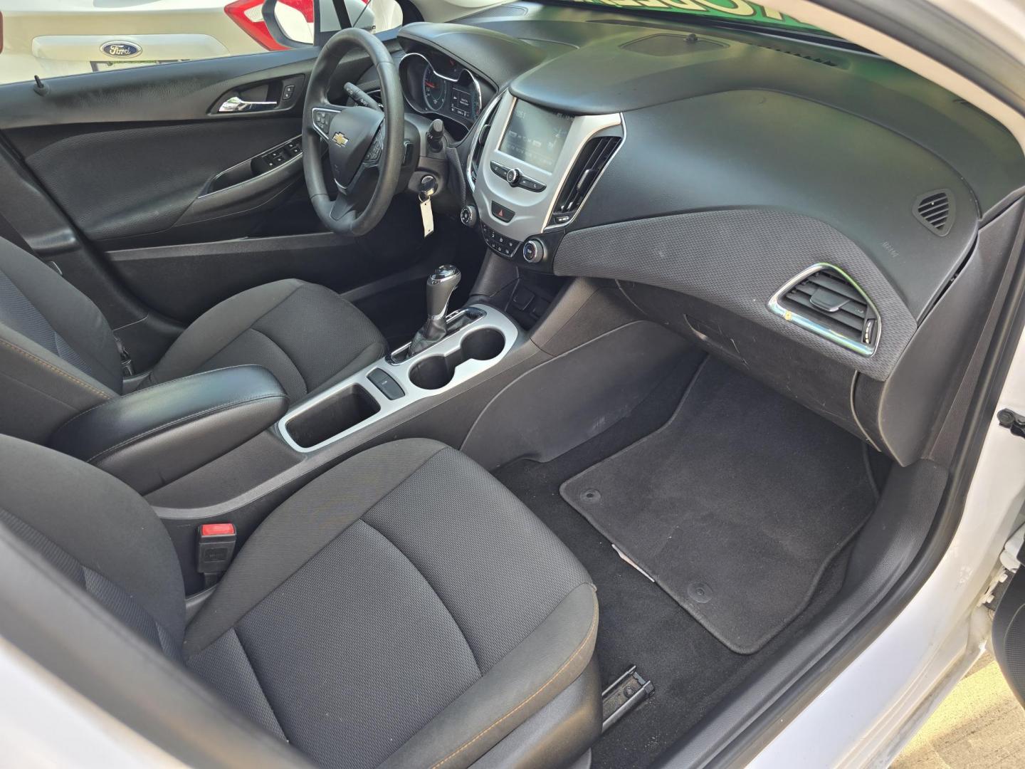 2016 WHITE Chevrolet Cruze LS (1G1BC5SM5G7) with an 1.4L L4 DOHC 16V TURBO engine, 6A transmission, located at 2660 S.Garland Avenue, Garland, TX, 75041, (469) 298-3118, 32.885551, -96.655602 - Photo#18