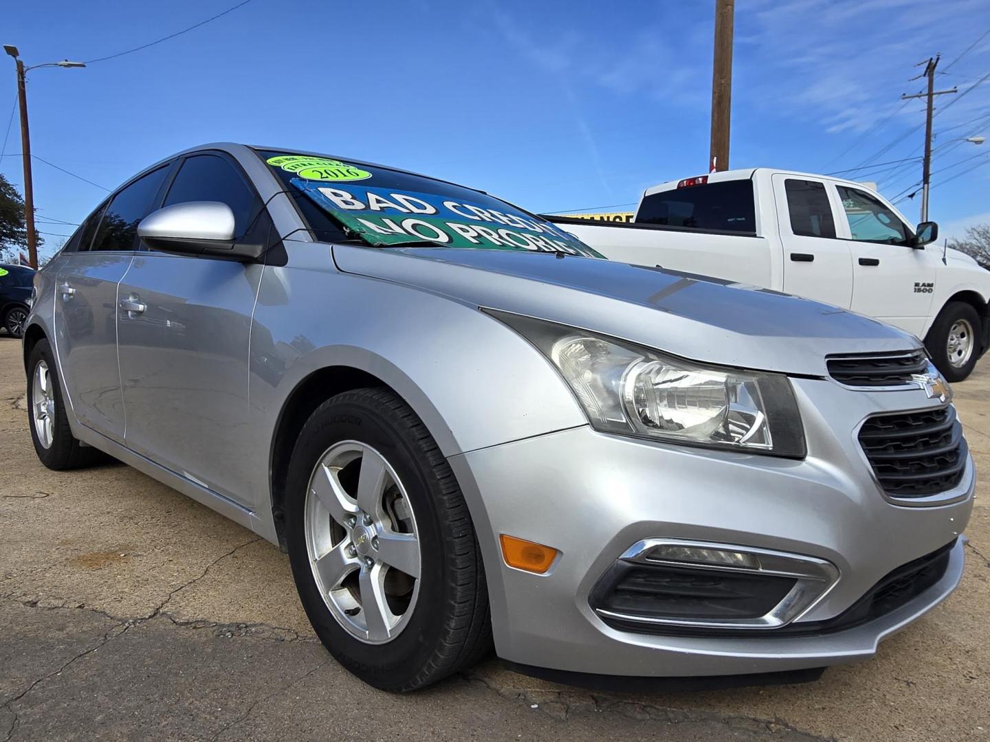 2016 SILVER Chevrolet Cruze 2LT Auto (1G1PE5SB6G7) with an 1.4L L4 DOHC 16V TURBO engine, 6-Speed Automatic transmission, located at 2660 S.Garland Avenue, Garland, TX, 75041, (469) 298-3118, 32.885551, -96.655602 - Photo#1