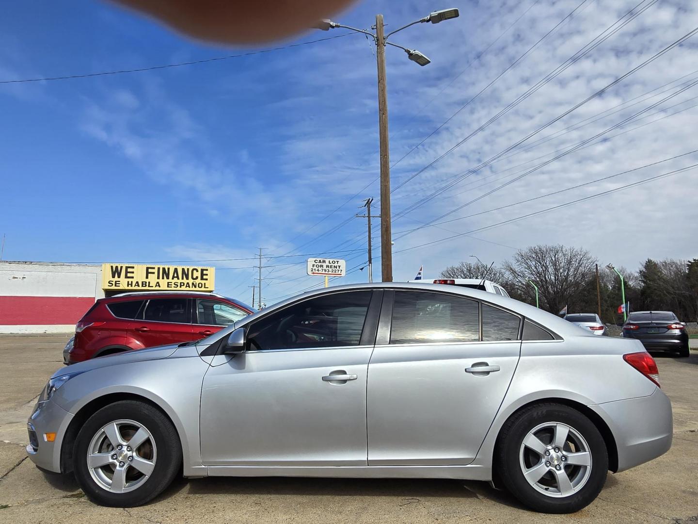 2016 SILVER Chevrolet Cruze 2LT Auto (1G1PE5SB6G7) with an 1.4L L4 DOHC 16V TURBO engine, 6-Speed Automatic transmission, located at 2660 S.Garland Avenue, Garland, TX, 75041, (469) 298-3118, 32.885551, -96.655602 - Photo#6
