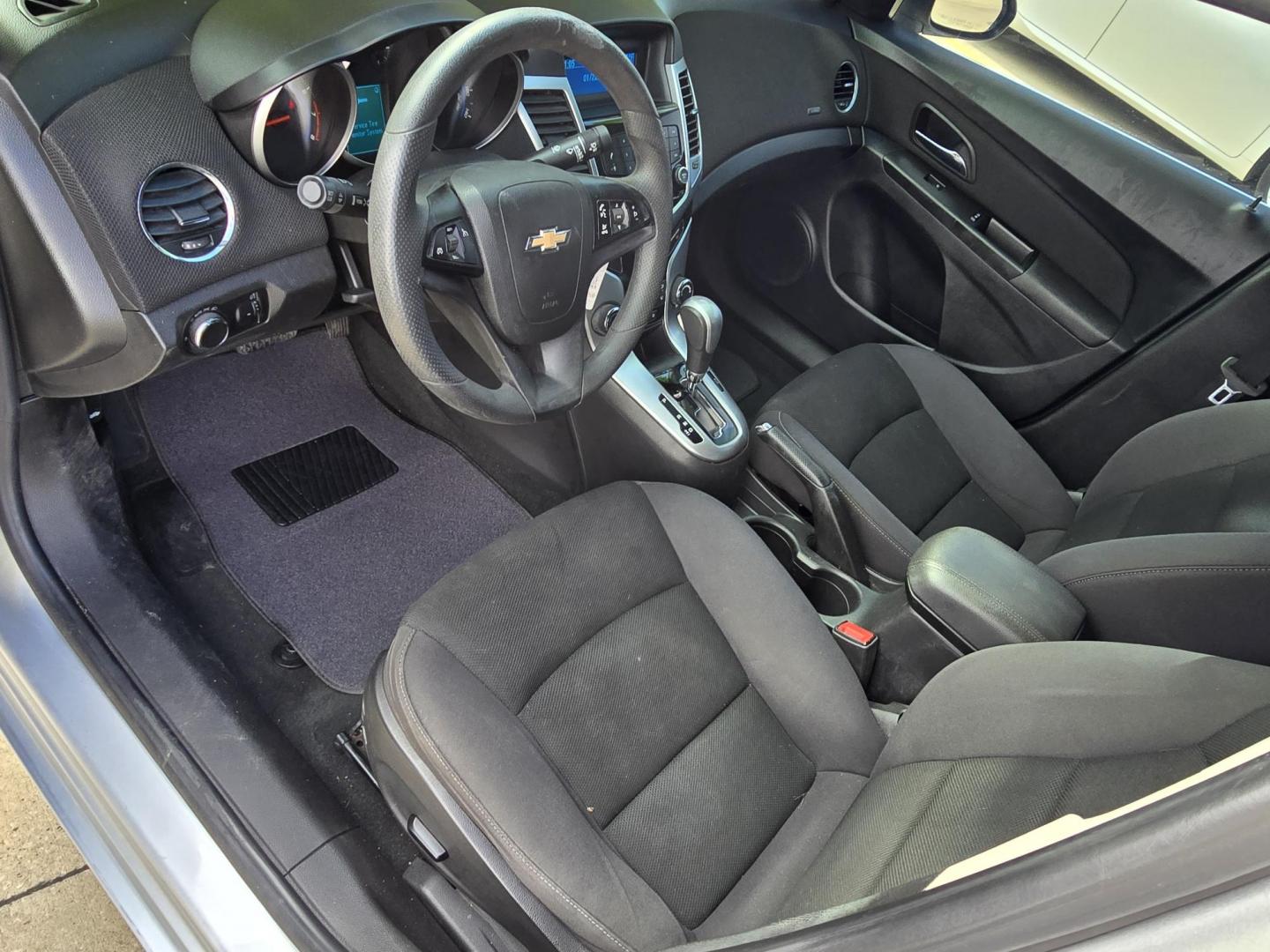 2016 SILVER Chevrolet Cruze 2LT Auto (1G1PE5SB6G7) with an 1.4L L4 DOHC 16V TURBO engine, 6-Speed Automatic transmission, located at 2660 S.Garland Avenue, Garland, TX, 75041, (469) 298-3118, 32.885551, -96.655602 - Photo#10