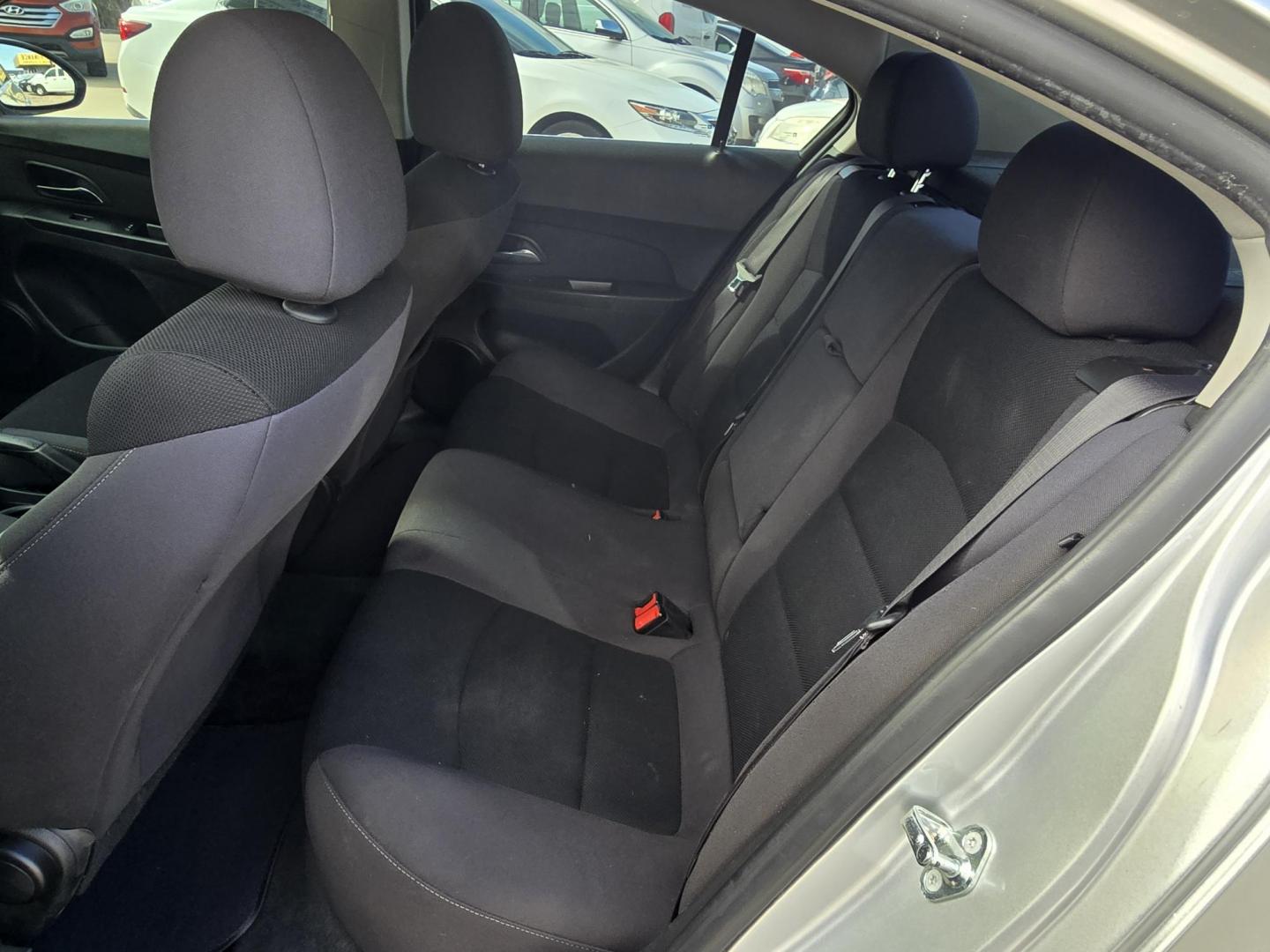 2016 SILVER Chevrolet Cruze 2LT Auto (1G1PE5SB6G7) with an 1.4L L4 DOHC 16V TURBO engine, 6-Speed Automatic transmission, located at 2660 S.Garland Avenue, Garland, TX, 75041, (469) 298-3118, 32.885551, -96.655602 - Photo#14