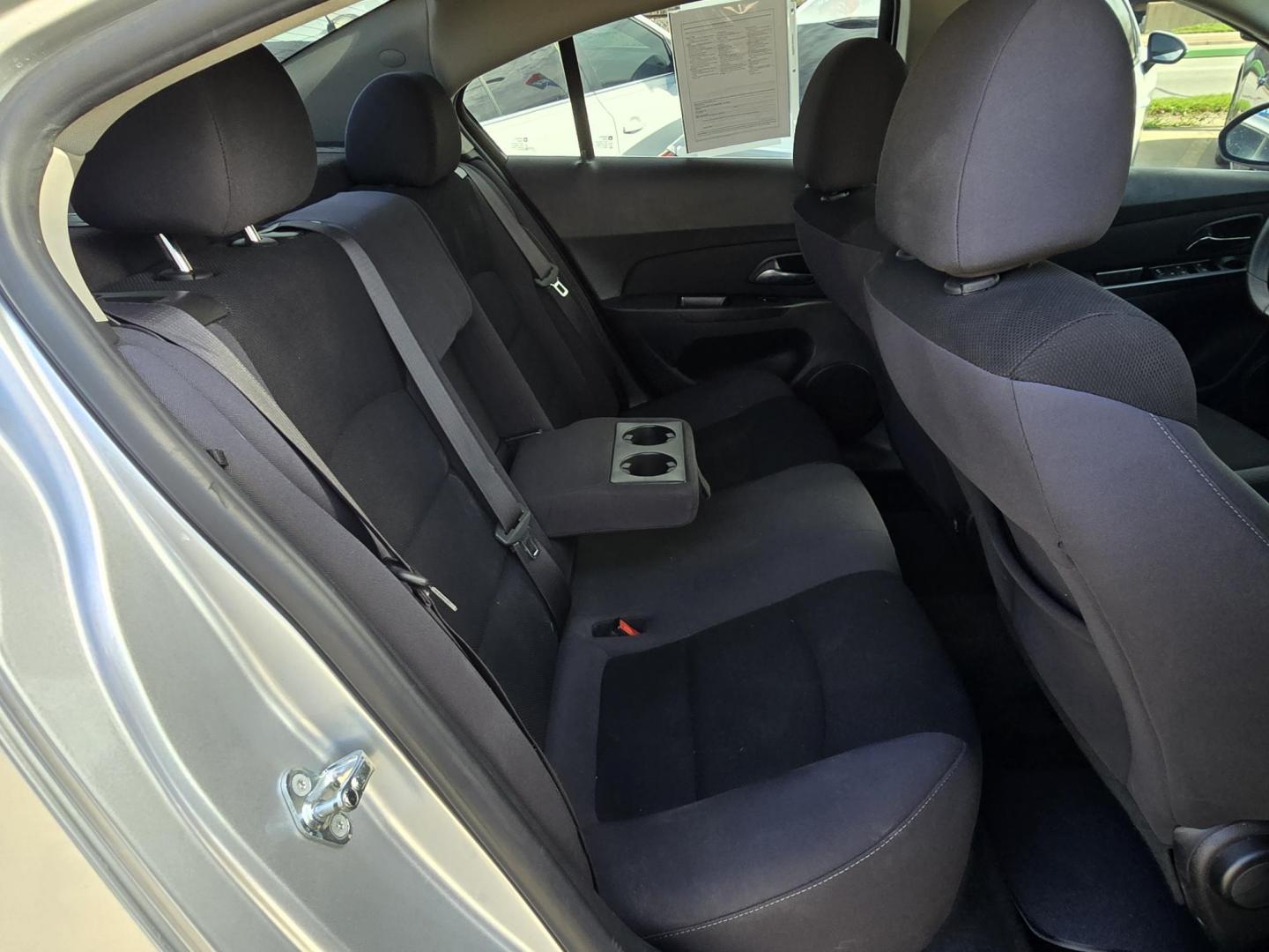 2016 SILVER Chevrolet Cruze 2LT Auto (1G1PE5SB6G7) with an 1.4L L4 DOHC 16V TURBO engine, 6-Speed Automatic transmission, located at 2660 S.Garland Avenue, Garland, TX, 75041, (469) 298-3118, 32.885551, -96.655602 - Photo#15