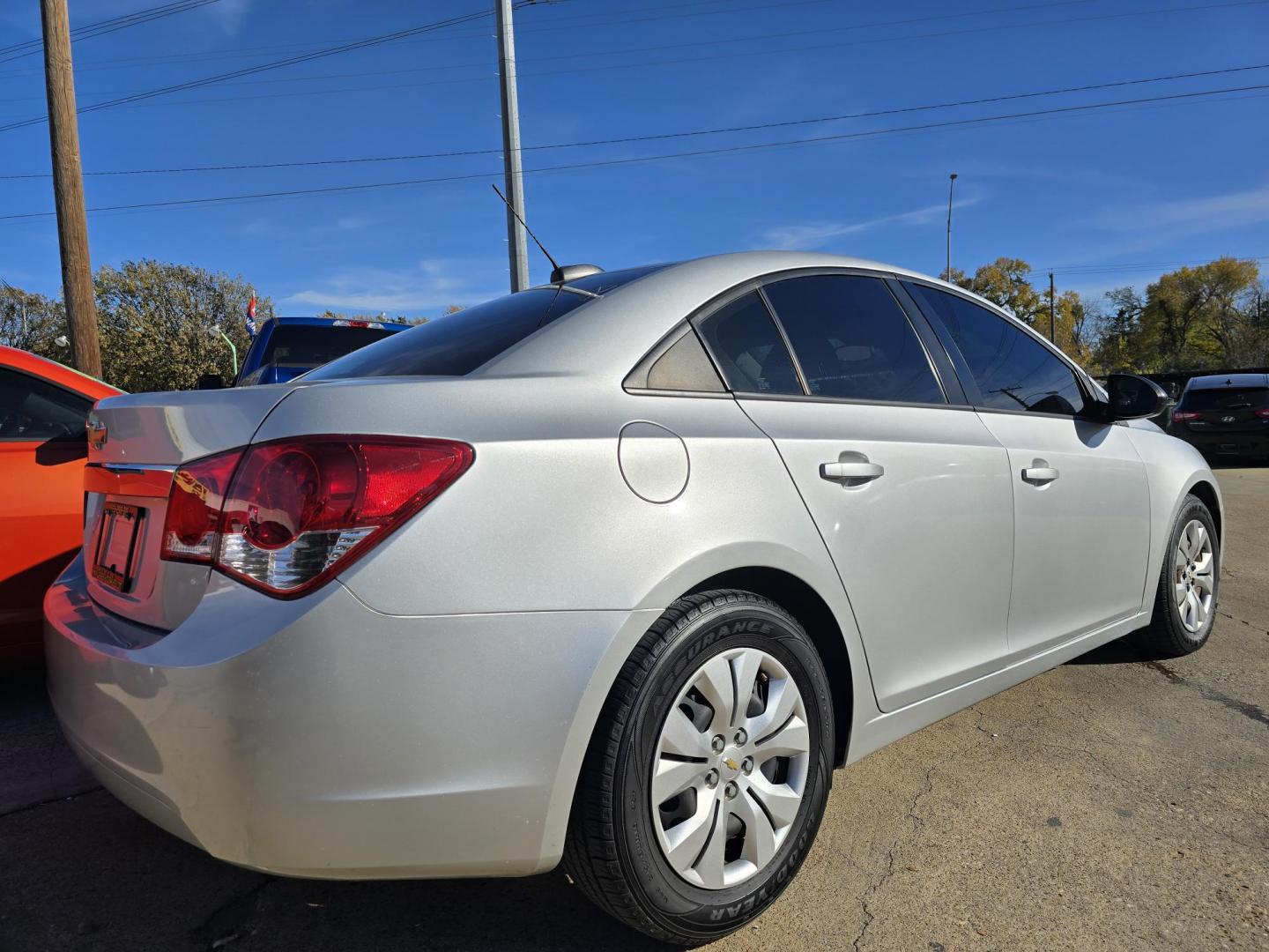 2016 SILVER Chevrolet Cruze Limited LS (1G1PC5SH6G7) with an 1.8L L4 DOHC 16V FFV engine, 6A transmission, located at 2660 S.Garland Avenue, Garland, TX, 75041, (469) 298-3118, 32.885551, -96.655602 - Photo#3
