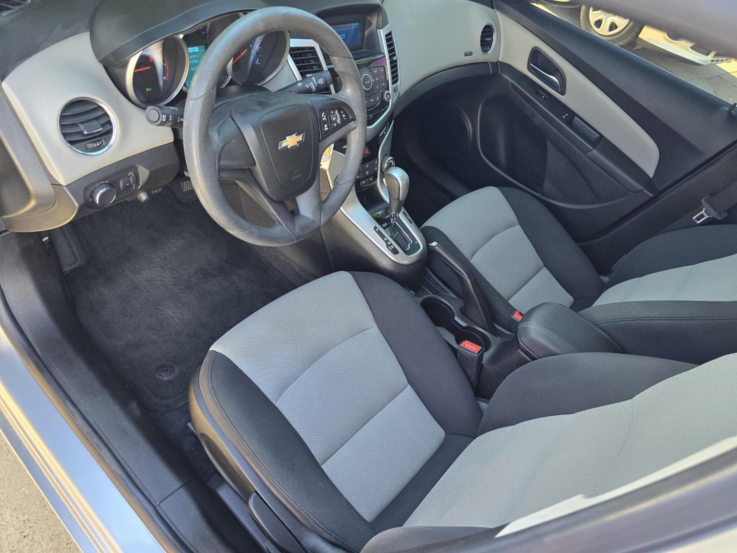 2016 SILVER Chevrolet Cruze Limited LS (1G1PC5SH6G7) with an 1.8L L4 DOHC 16V FFV engine, 6A transmission, located at 2660 S.Garland Avenue, Garland, TX, 75041, (469) 298-3118, 32.885551, -96.655602 - Photo#10