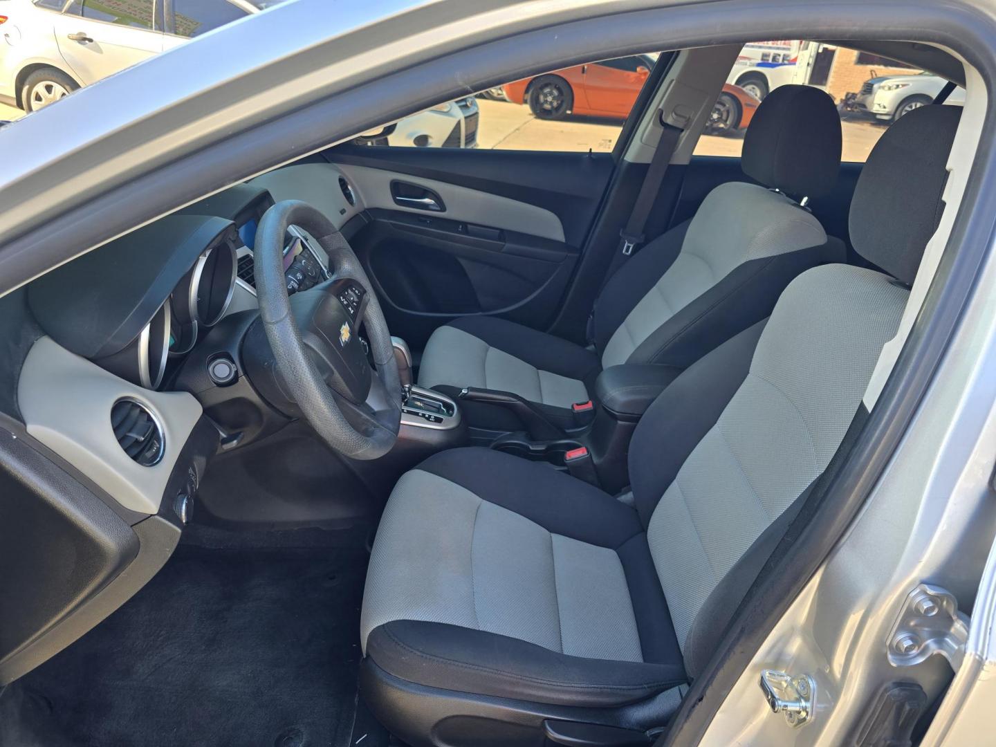 2016 SILVER Chevrolet Cruze Limited LS (1G1PC5SH6G7) with an 1.8L L4 DOHC 16V FFV engine, 6A transmission, located at 2660 S.Garland Avenue, Garland, TX, 75041, (469) 298-3118, 32.885551, -96.655602 - Photo#11