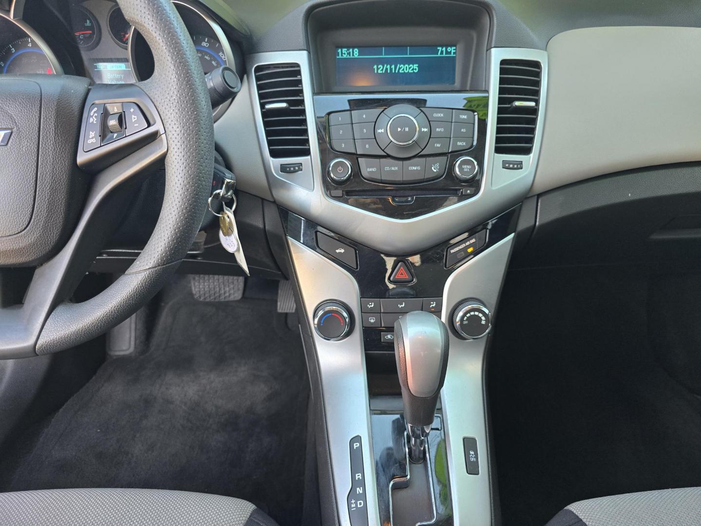 2016 SILVER Chevrolet Cruze Limited LS (1G1PC5SH6G7) with an 1.8L L4 DOHC 16V FFV engine, 6A transmission, located at 2660 S.Garland Avenue, Garland, TX, 75041, (469) 298-3118, 32.885551, -96.655602 - Photo#13